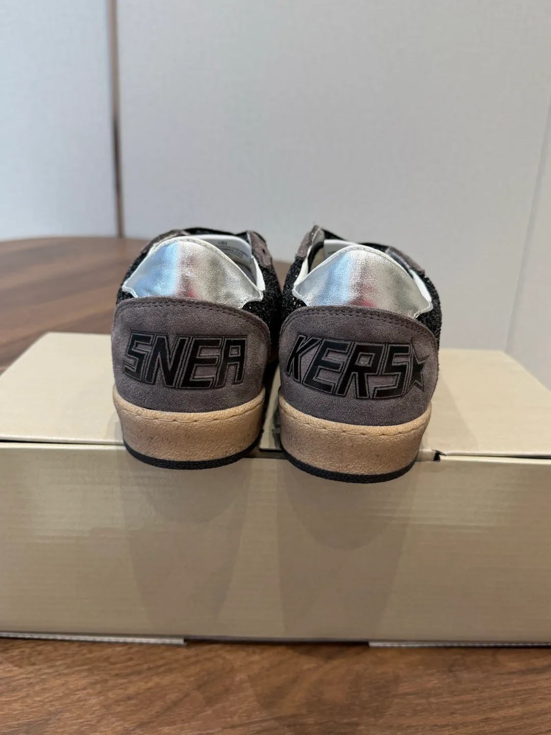Кроссовки Женские Golden Goose 18357249