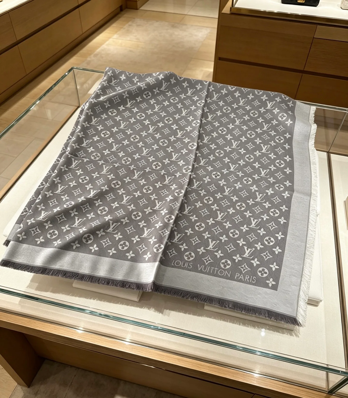 Шарфы Louis Vuitton 15150453