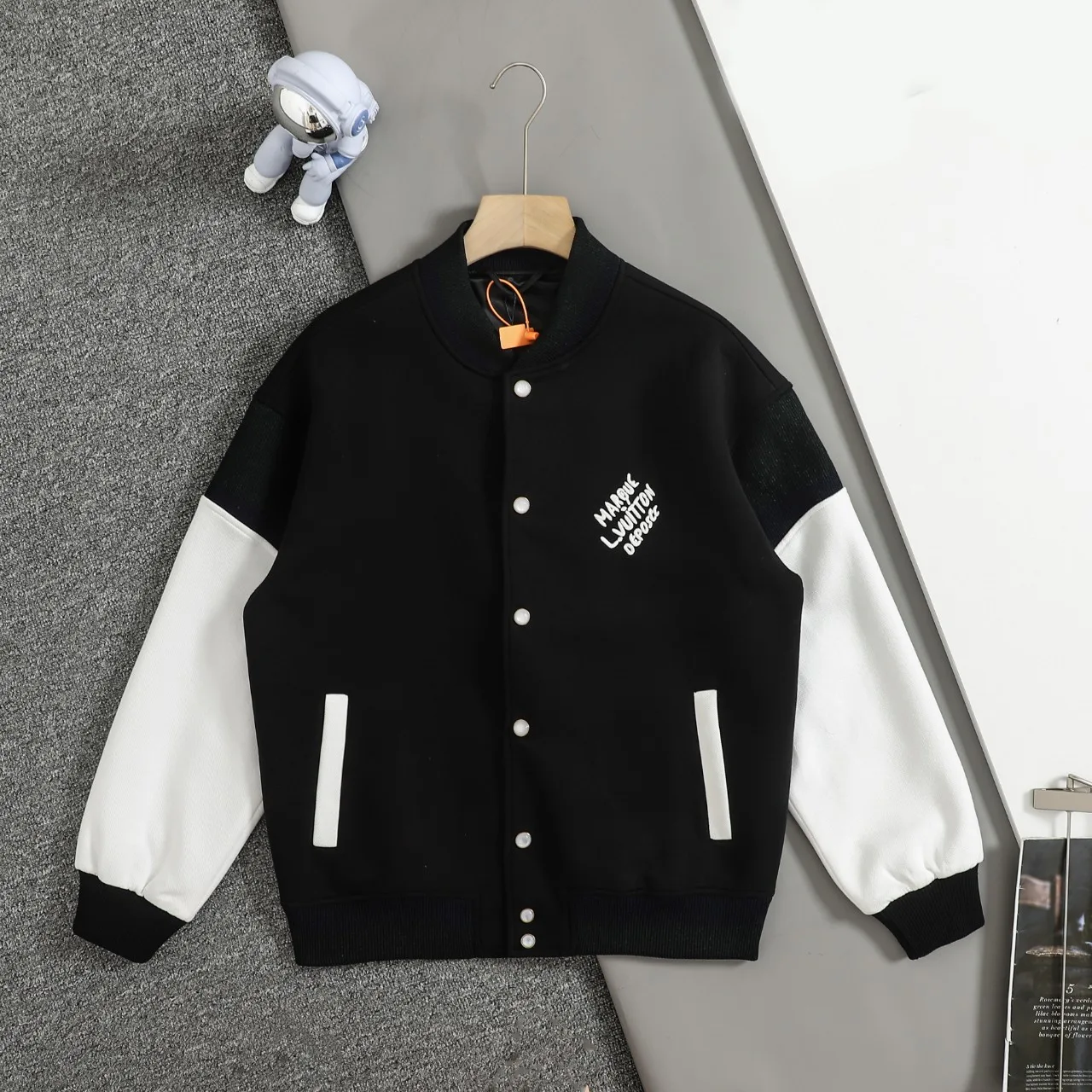 Куртки И Пуховики Женские Louis Vuitton 216409