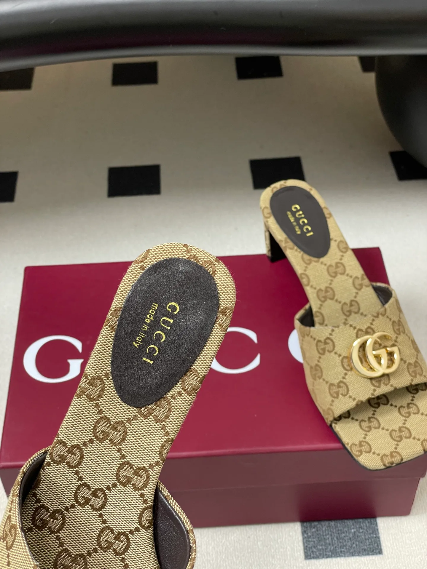 Босоножки Женские Gucci 10395319