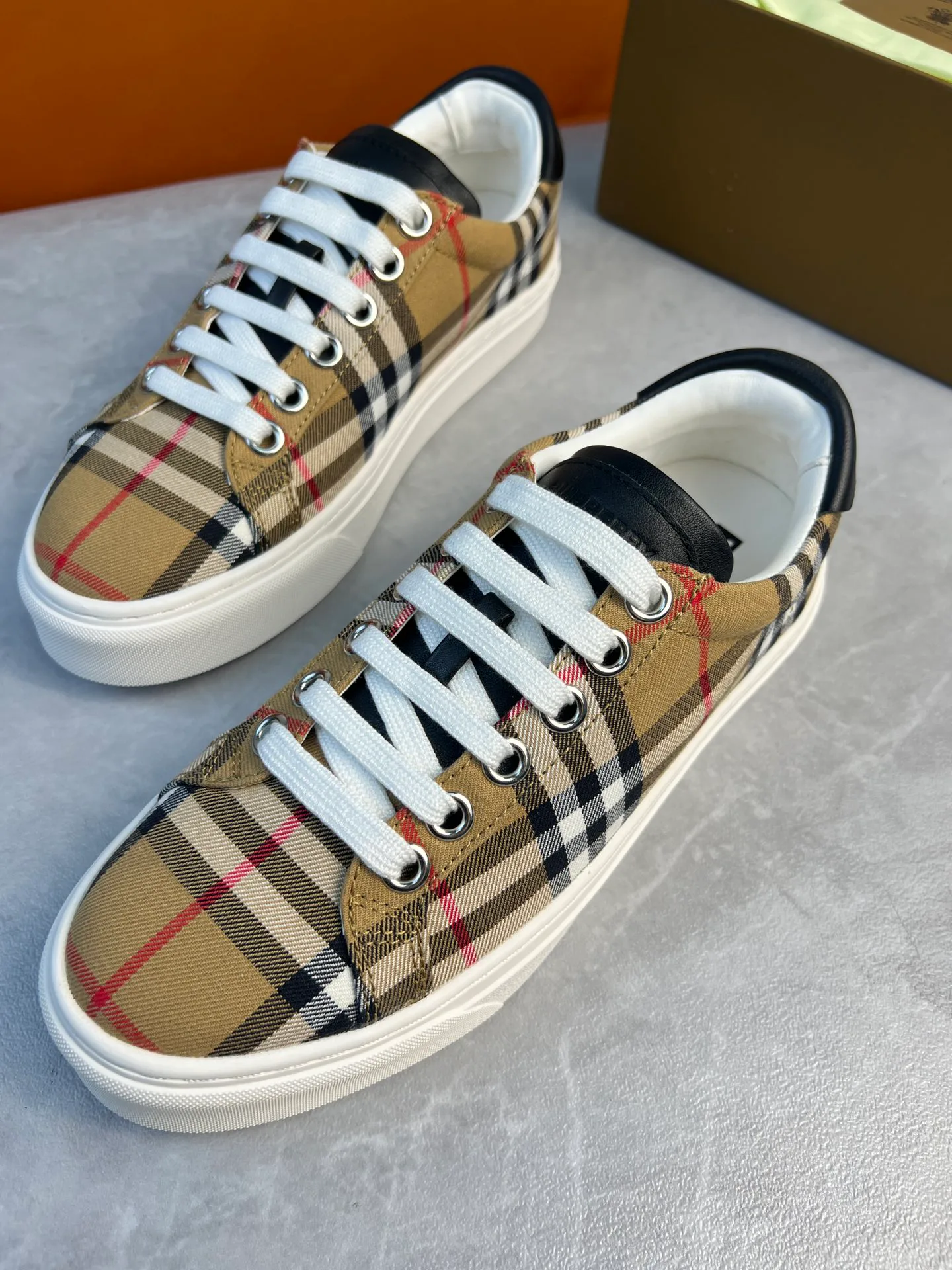 Кроссовки Женские Burberry 5911808