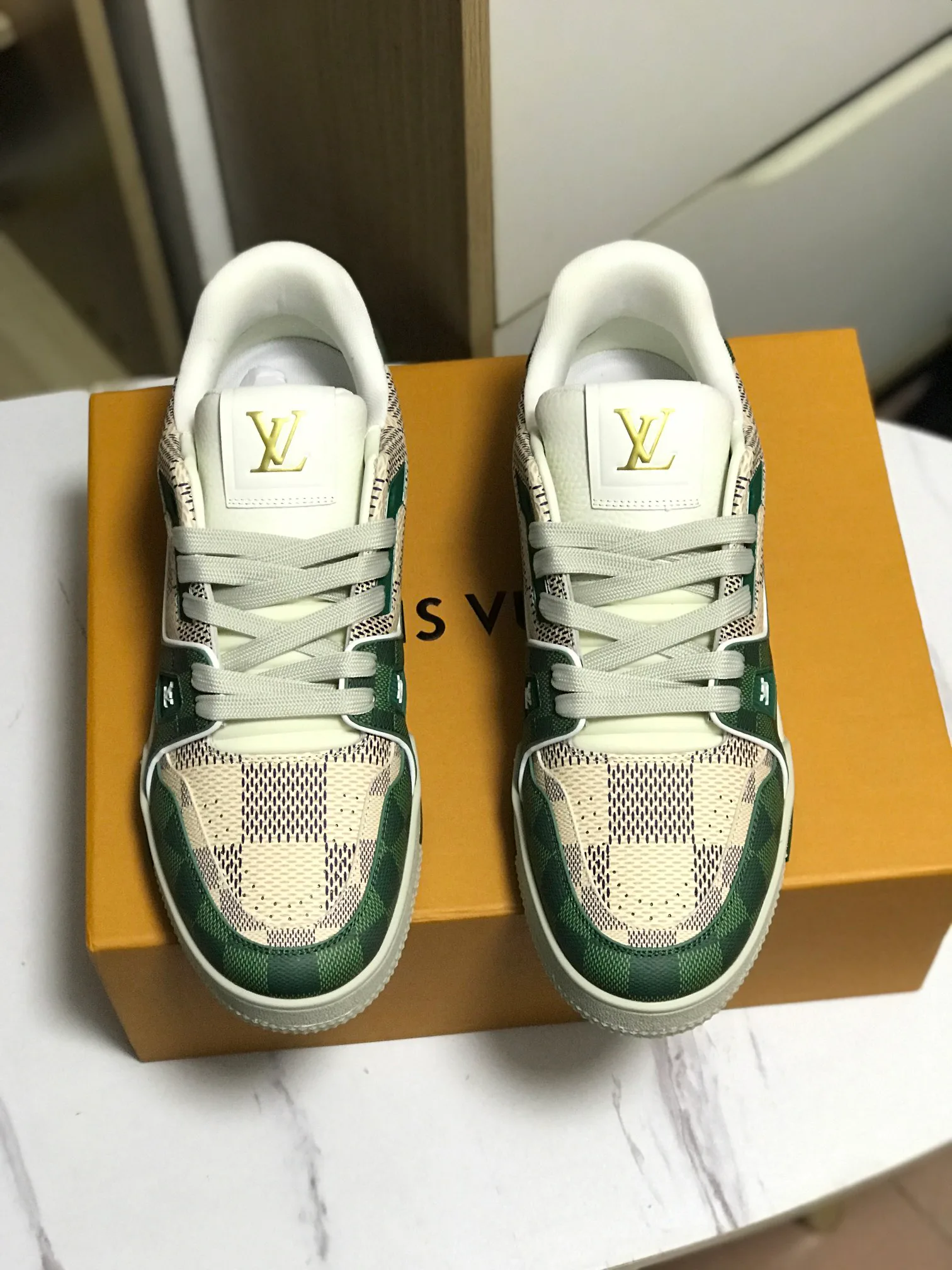 Кроссовки Женские Louis Vuitton 11707370