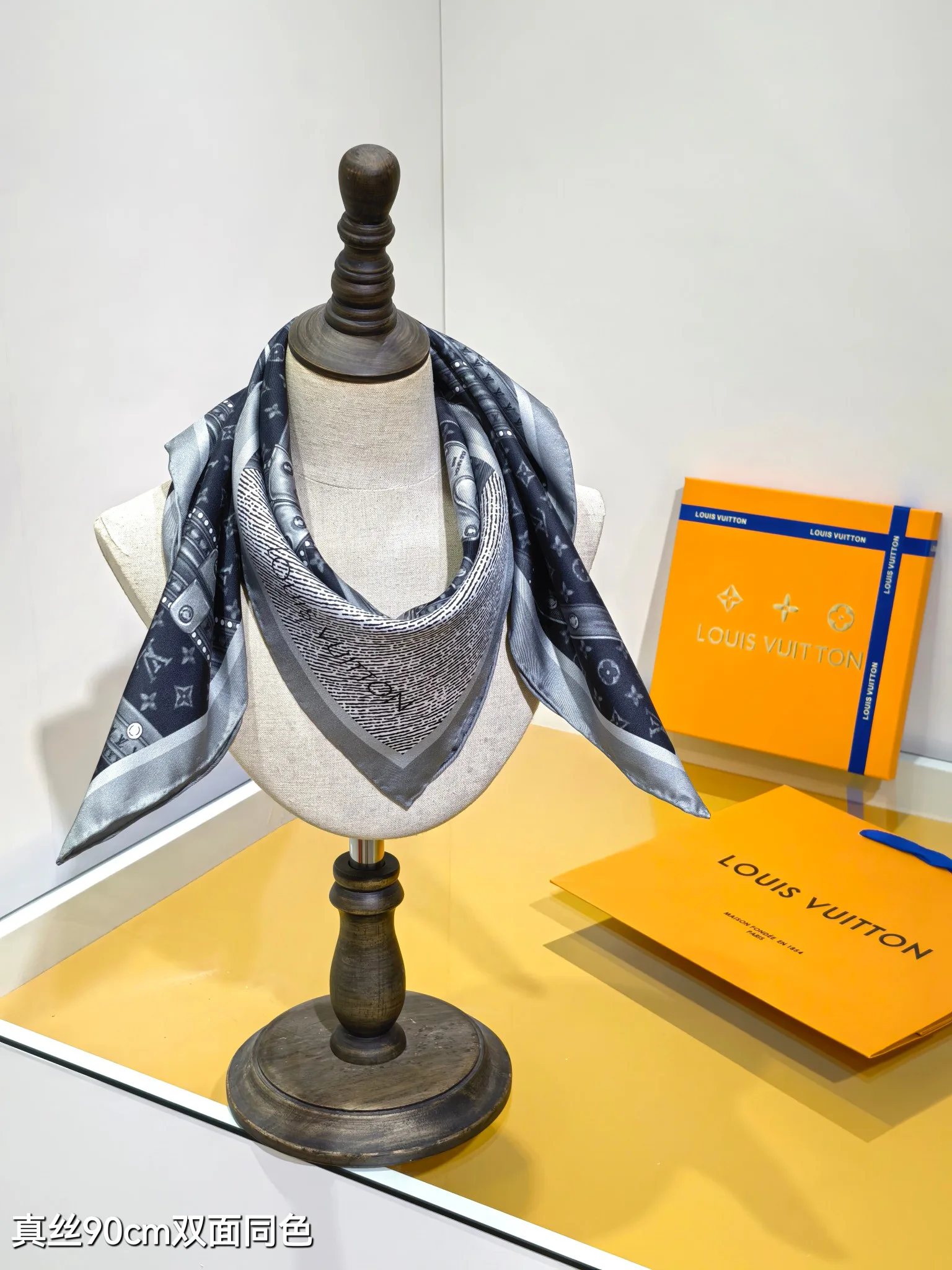 Шарфы Louis Vuitton 36170