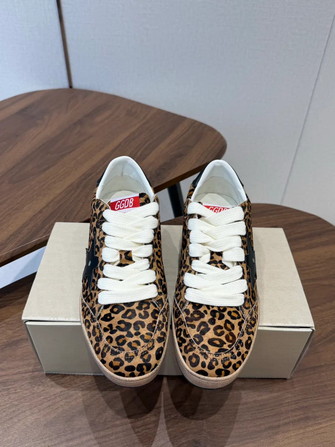 Кроссовки Женские Golden Goose 18357254