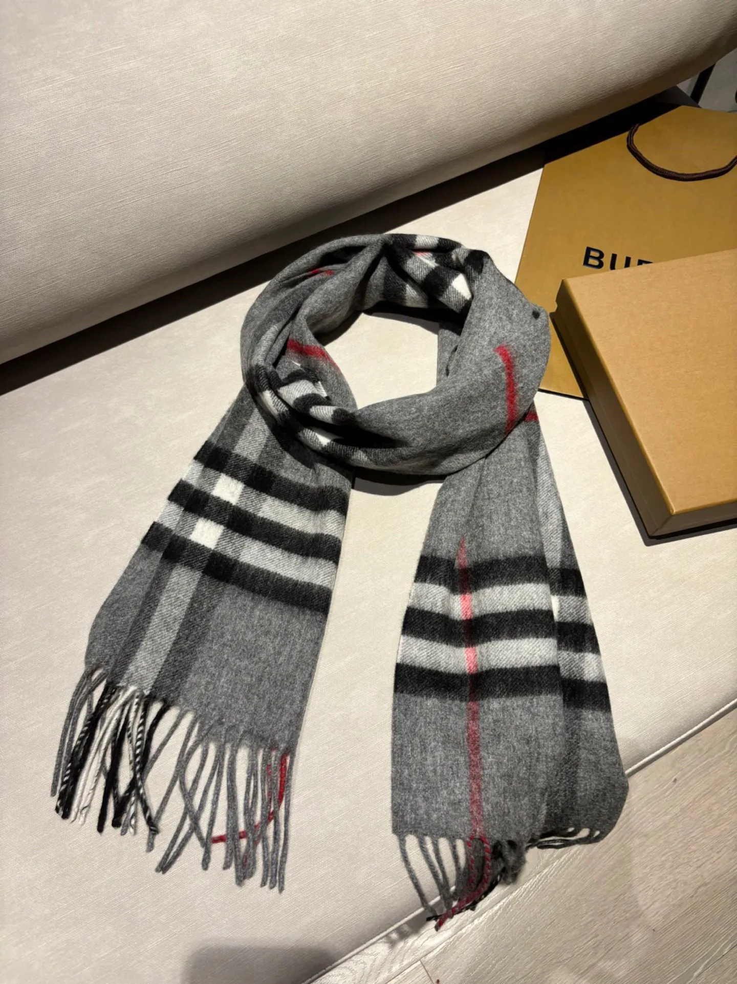 Шарфы Burberry 18507485