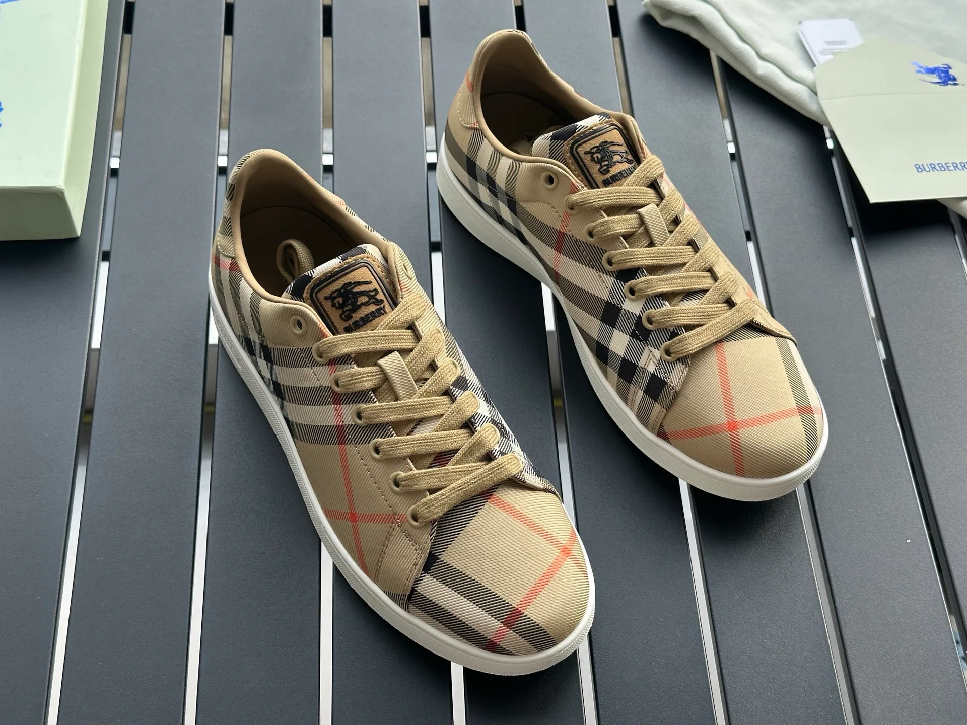 Кроссовки Женские Burberry 17420312