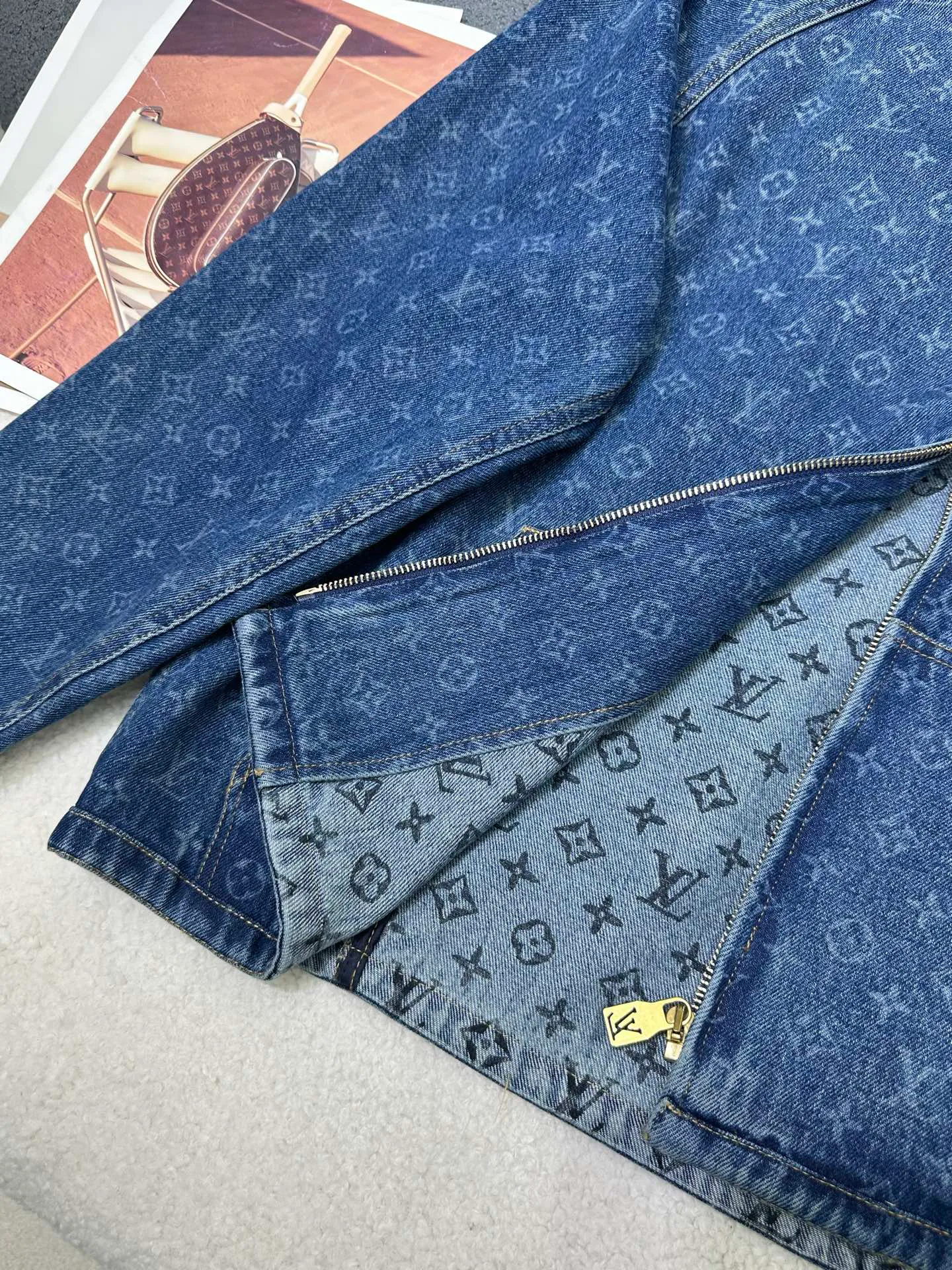 Куртки И Пуховики Женские Louis Vuitton 18483794