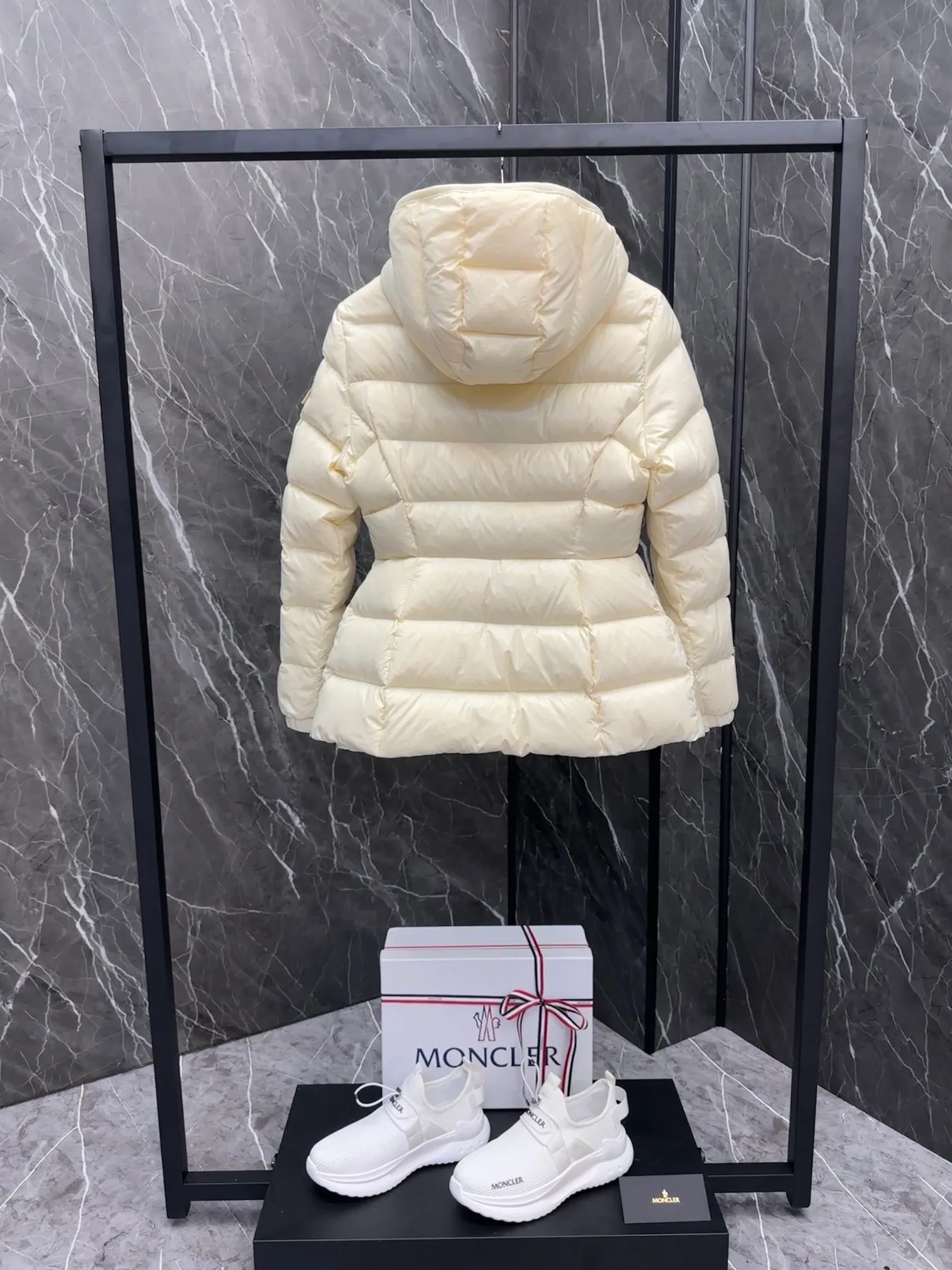 Куртки И Пуховики Женские Moncler 583246
