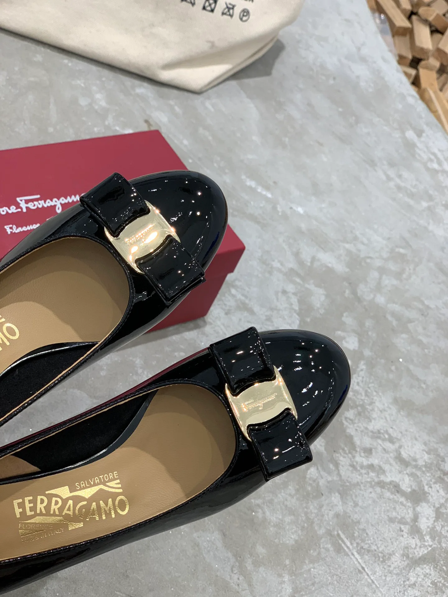Туфли Женские Salvatore Ferragamo 18340709