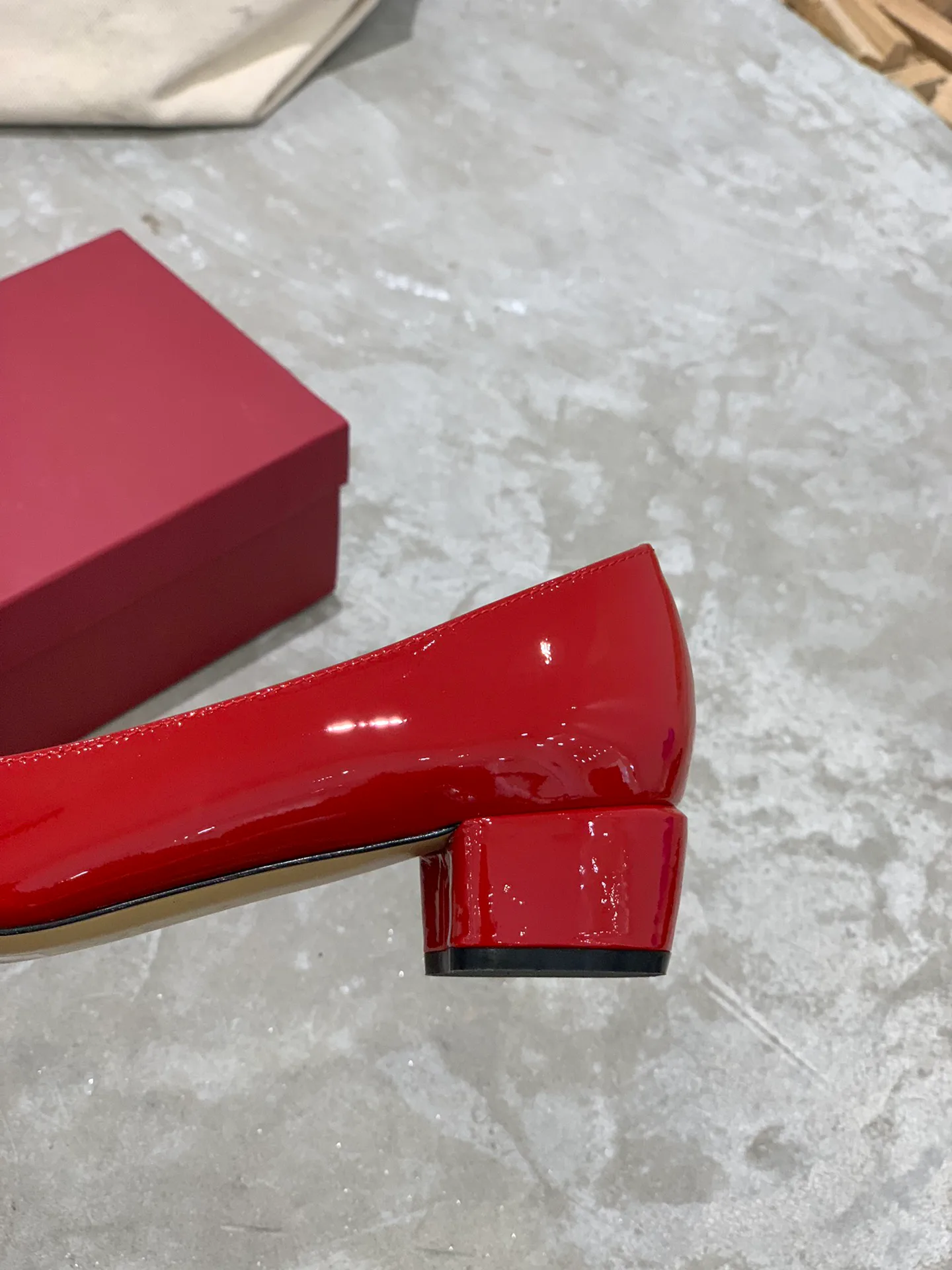 Туфли Женские Salvatore Ferragamo 18340711
