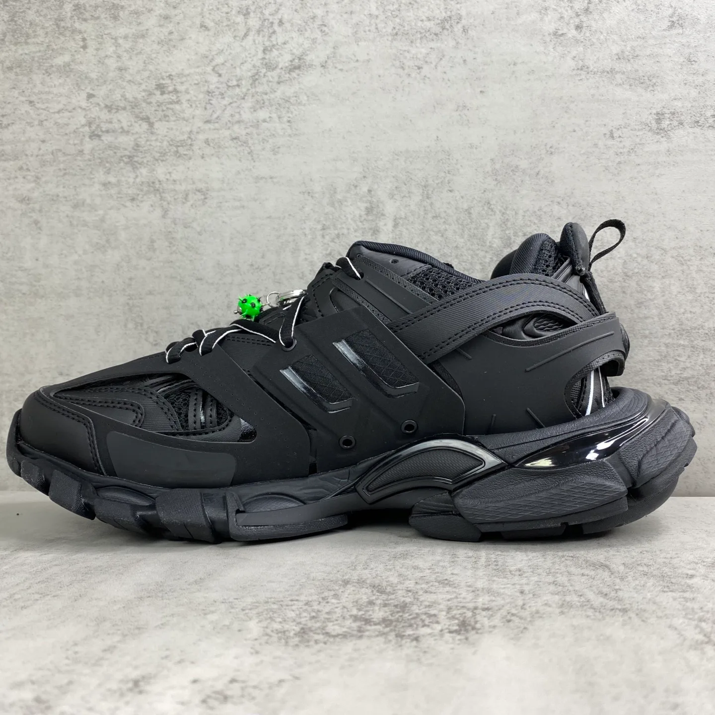 Кроссовки Женские Balenciaga 18743878