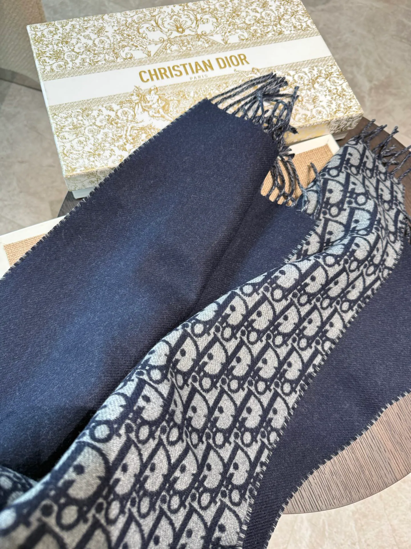 Шарфы Christian Dior 18627361
