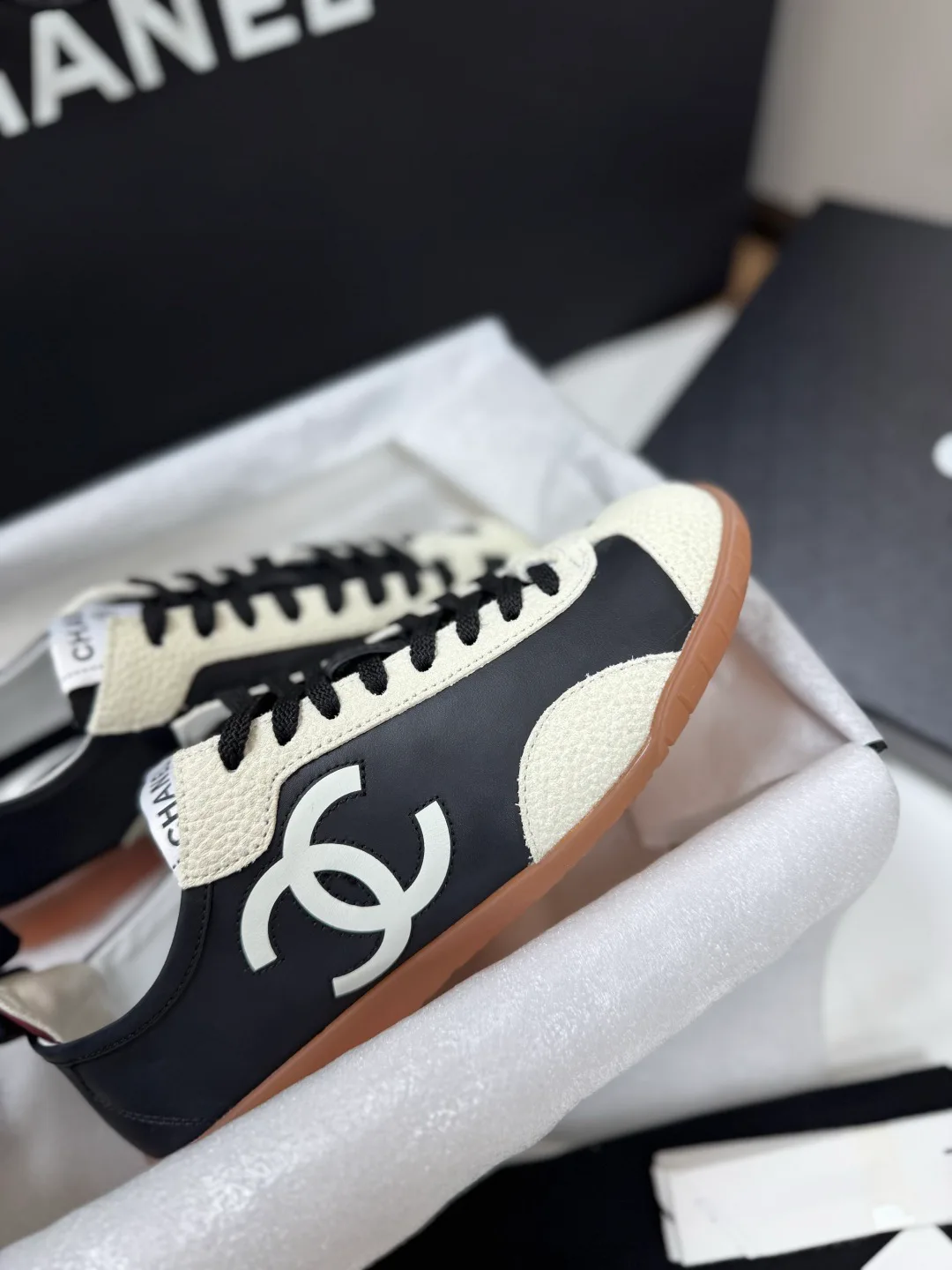 Кроссовки Женские Chanel 18223892