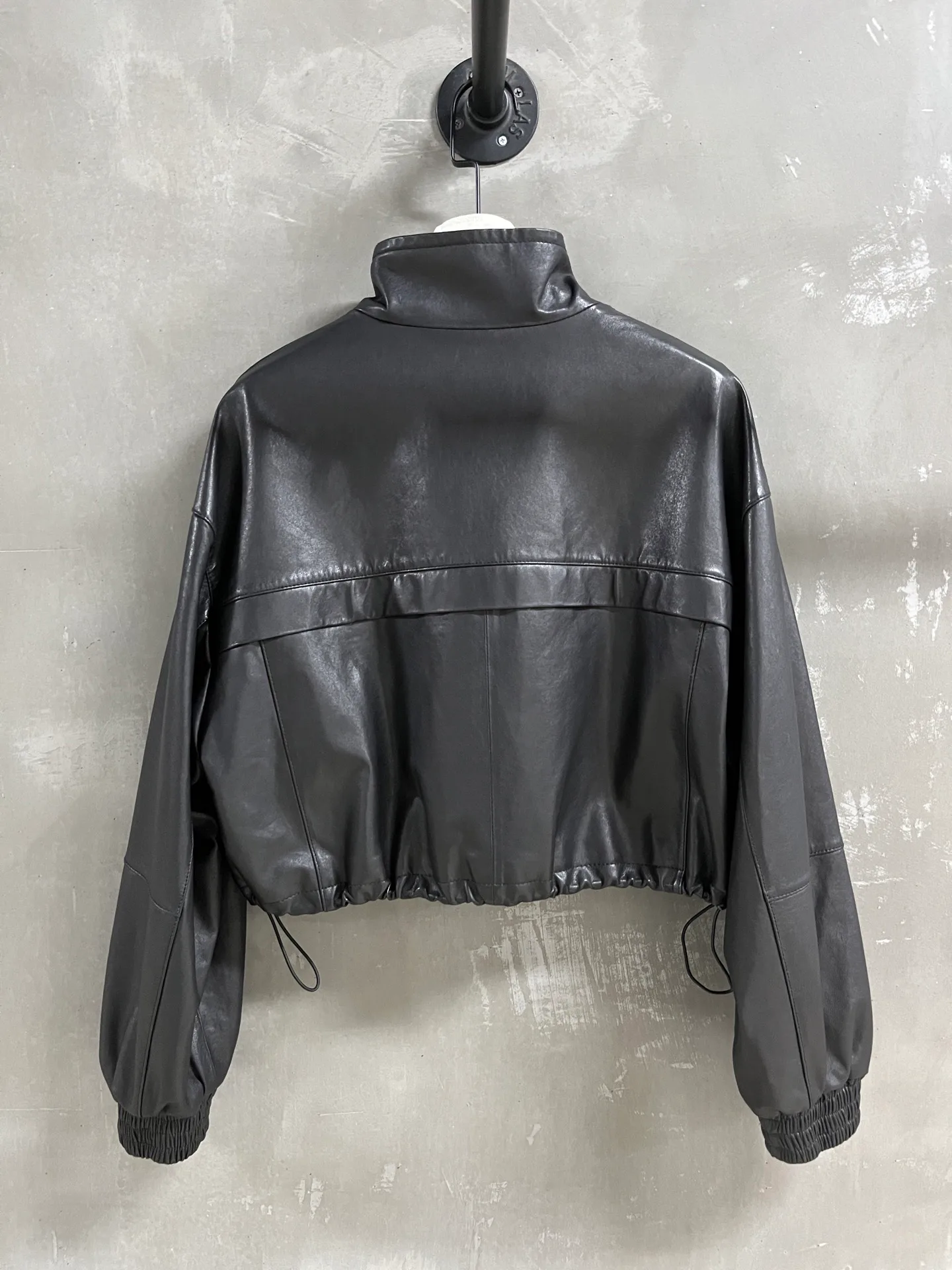 Кожаные Куртки И Дублёнки Женские Prada 18172850