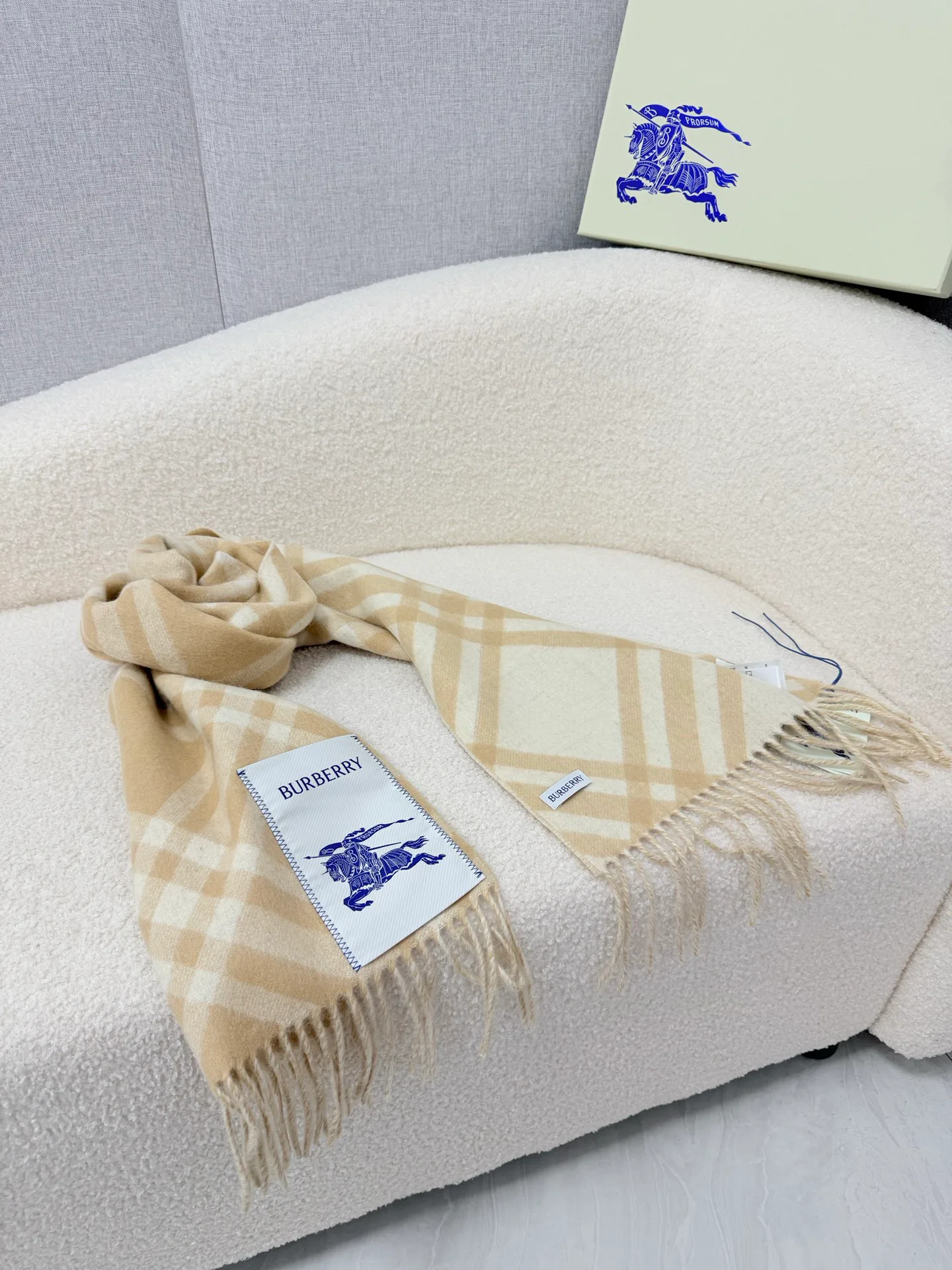 Шарфы Burberry 18322320