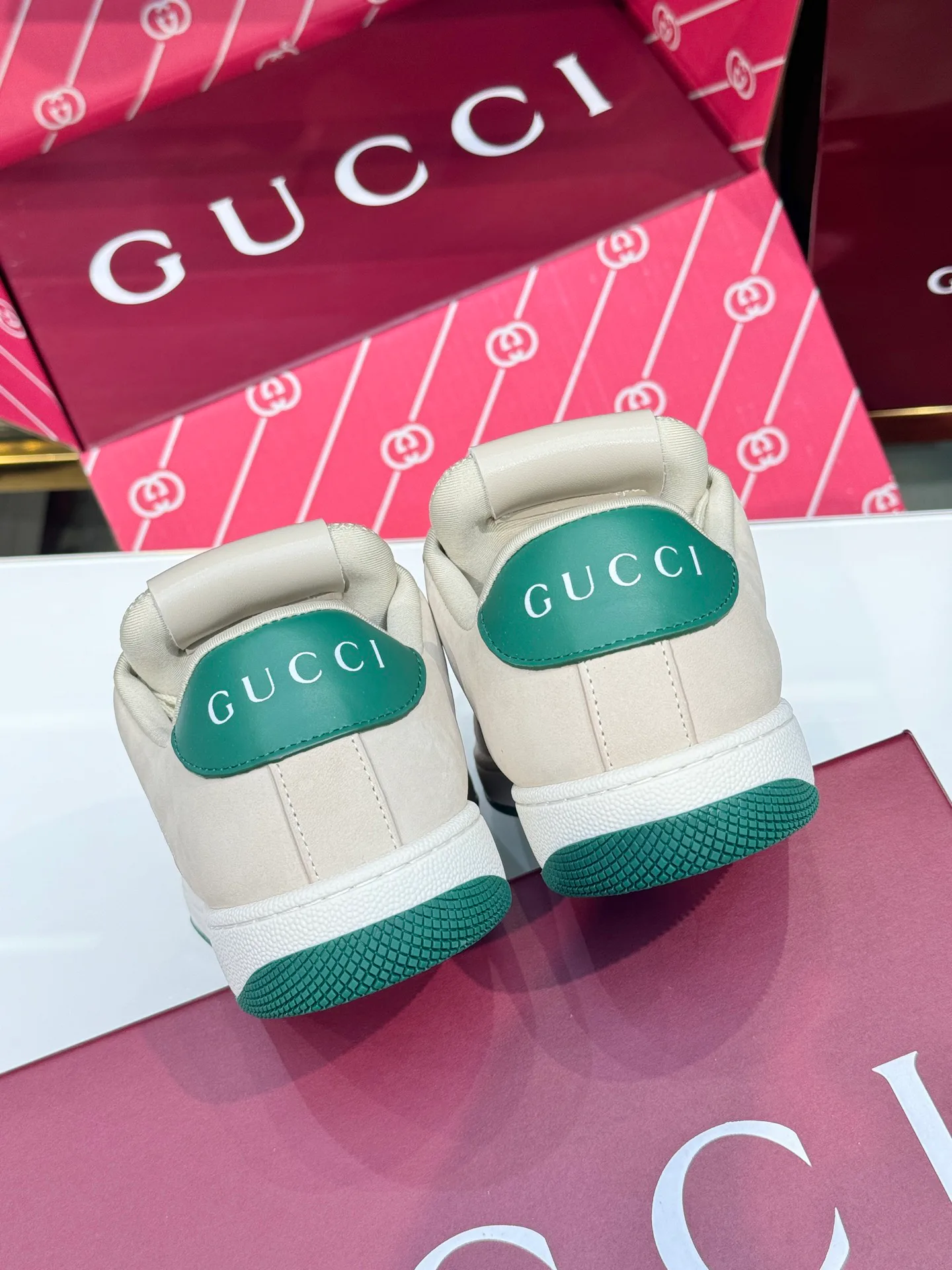 Кроссовки Женские Gucci 17946878
