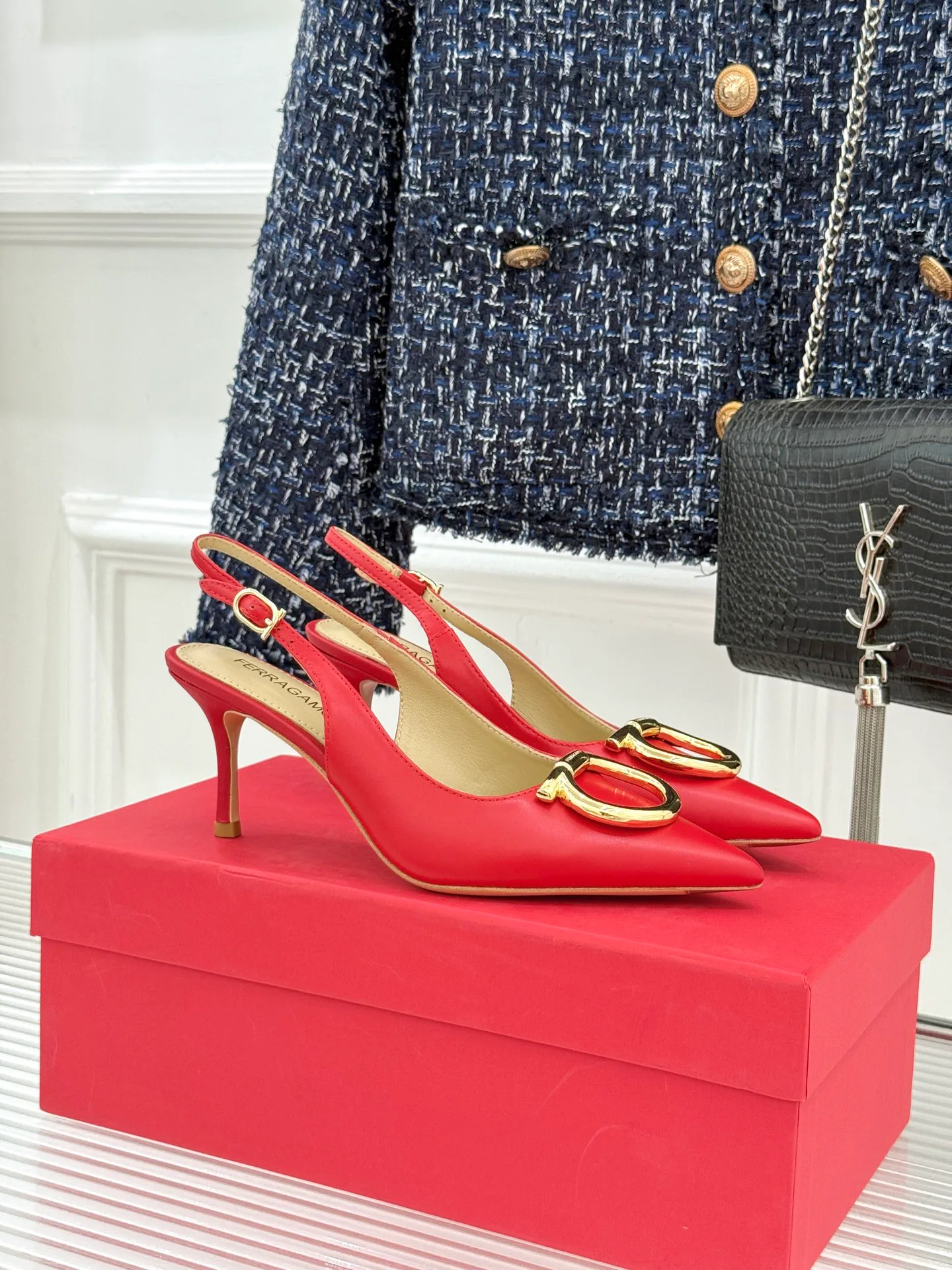 Босоножки Женские Salvatore Ferragamo 11312301