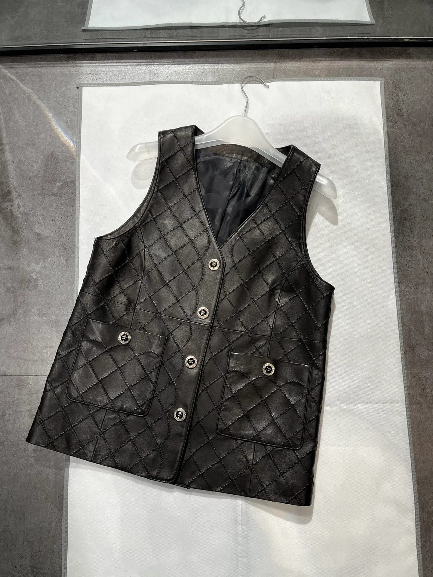 Жилеты Мужские Chanel 10088608