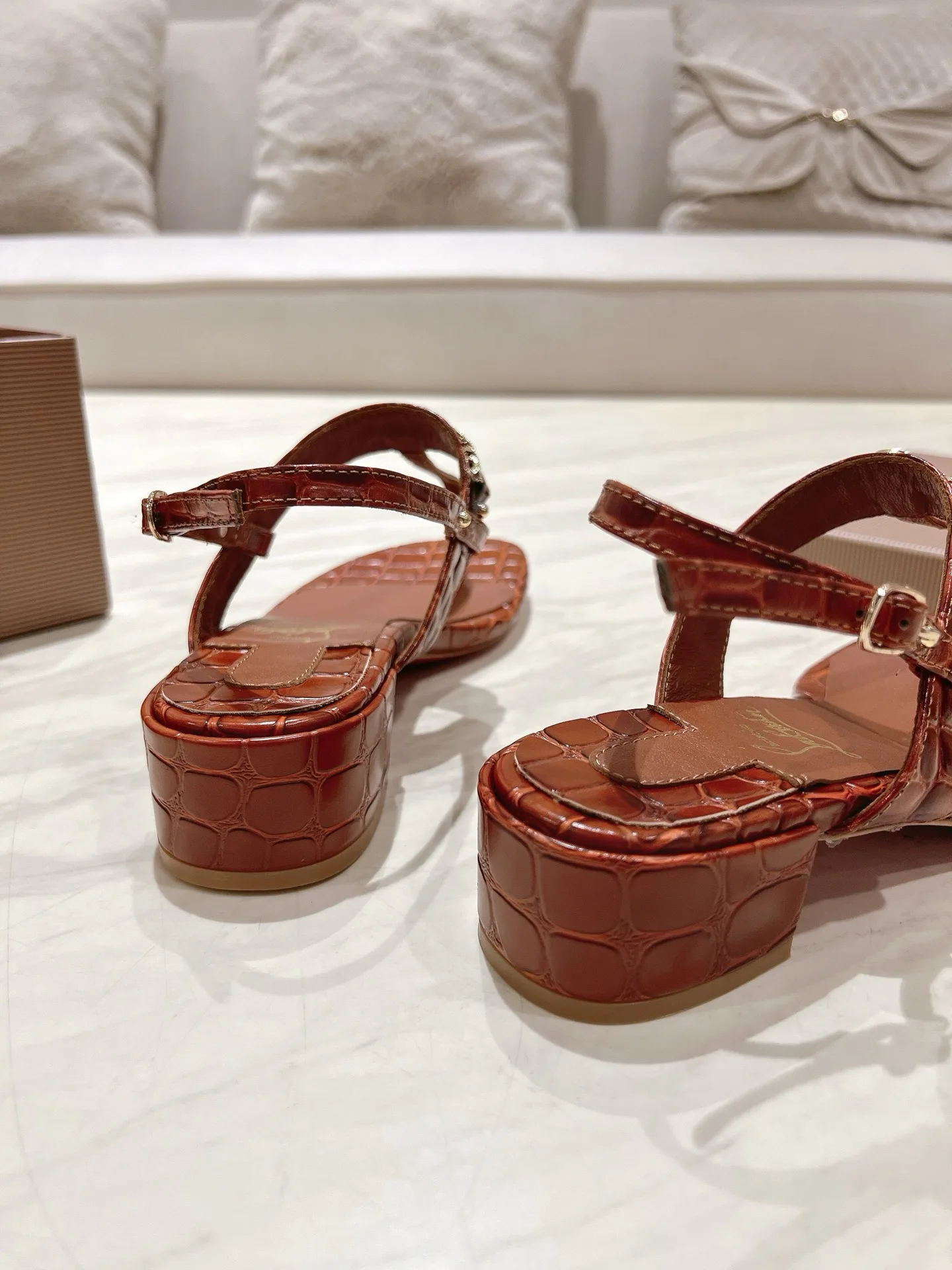 Сандалии Женские Christian Louboutin 20424