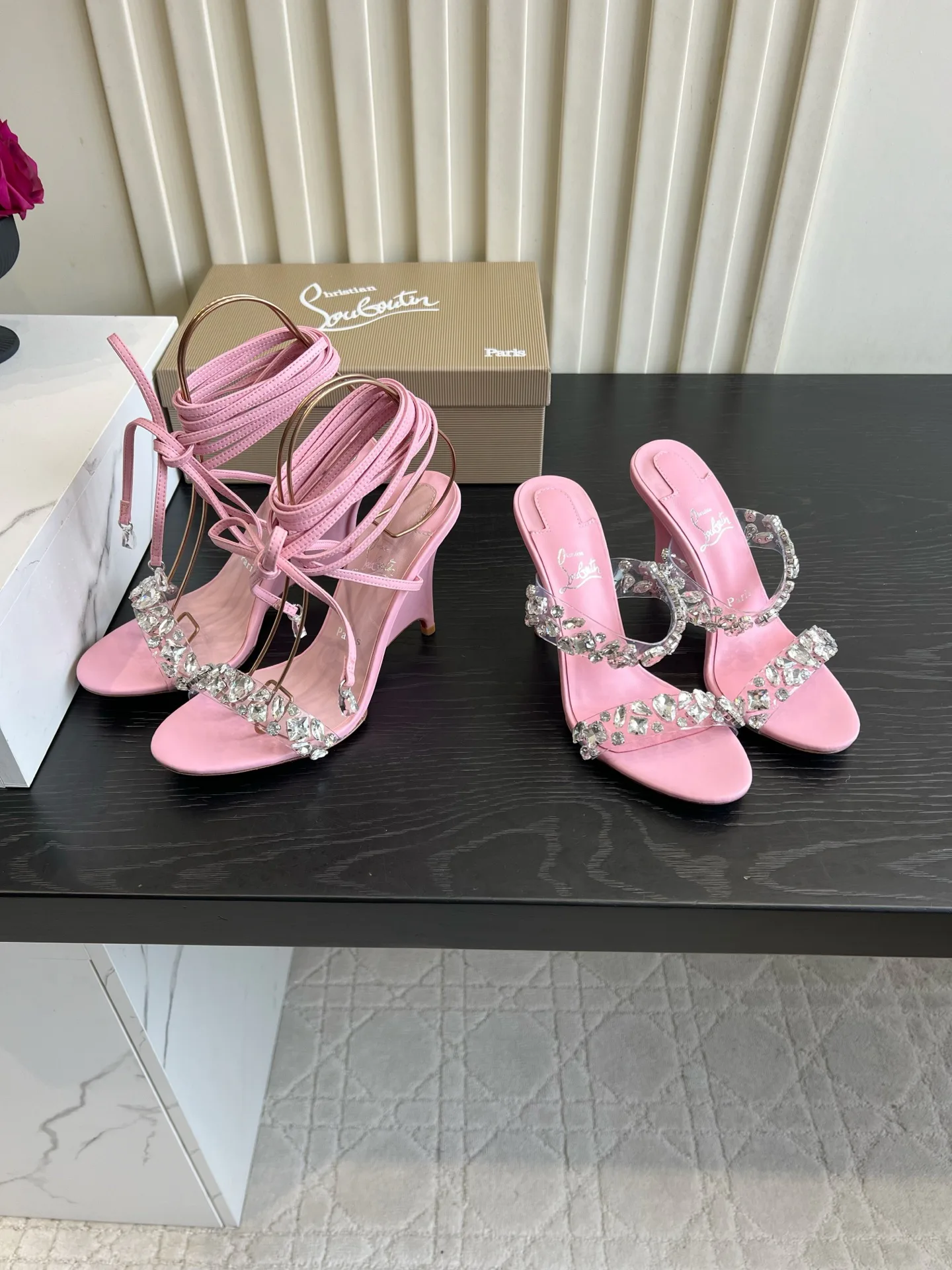 Босоножки Женские Christian Louboutin 18614261