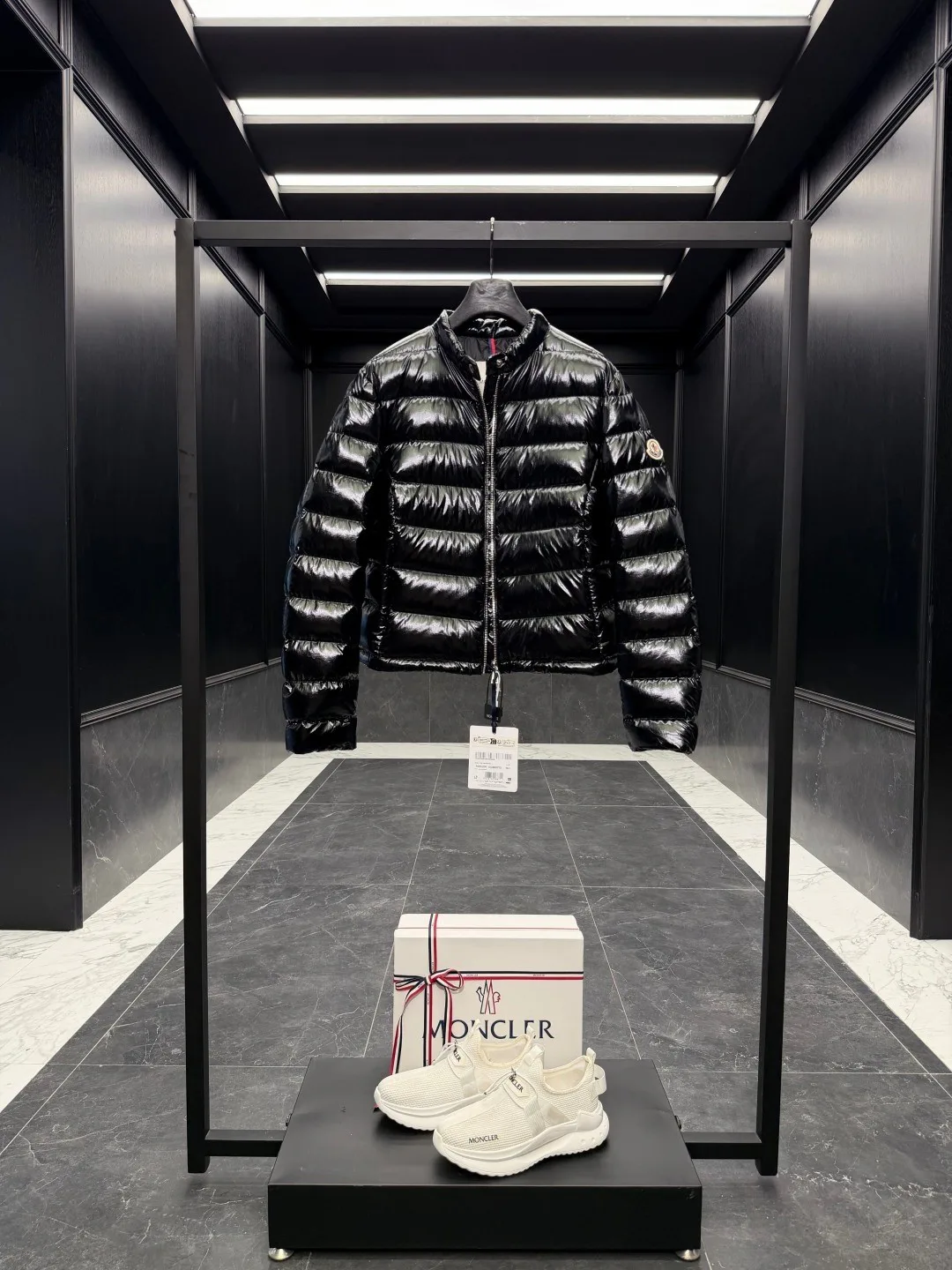 Куртки И Пуховики Женские Moncler 18408775