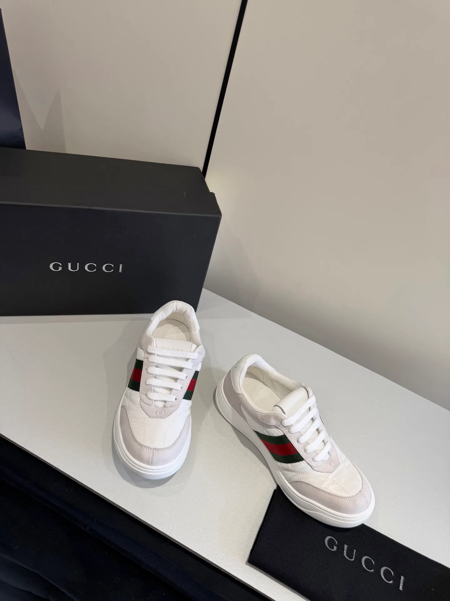 Кроссовки Женские Gucci 18369657