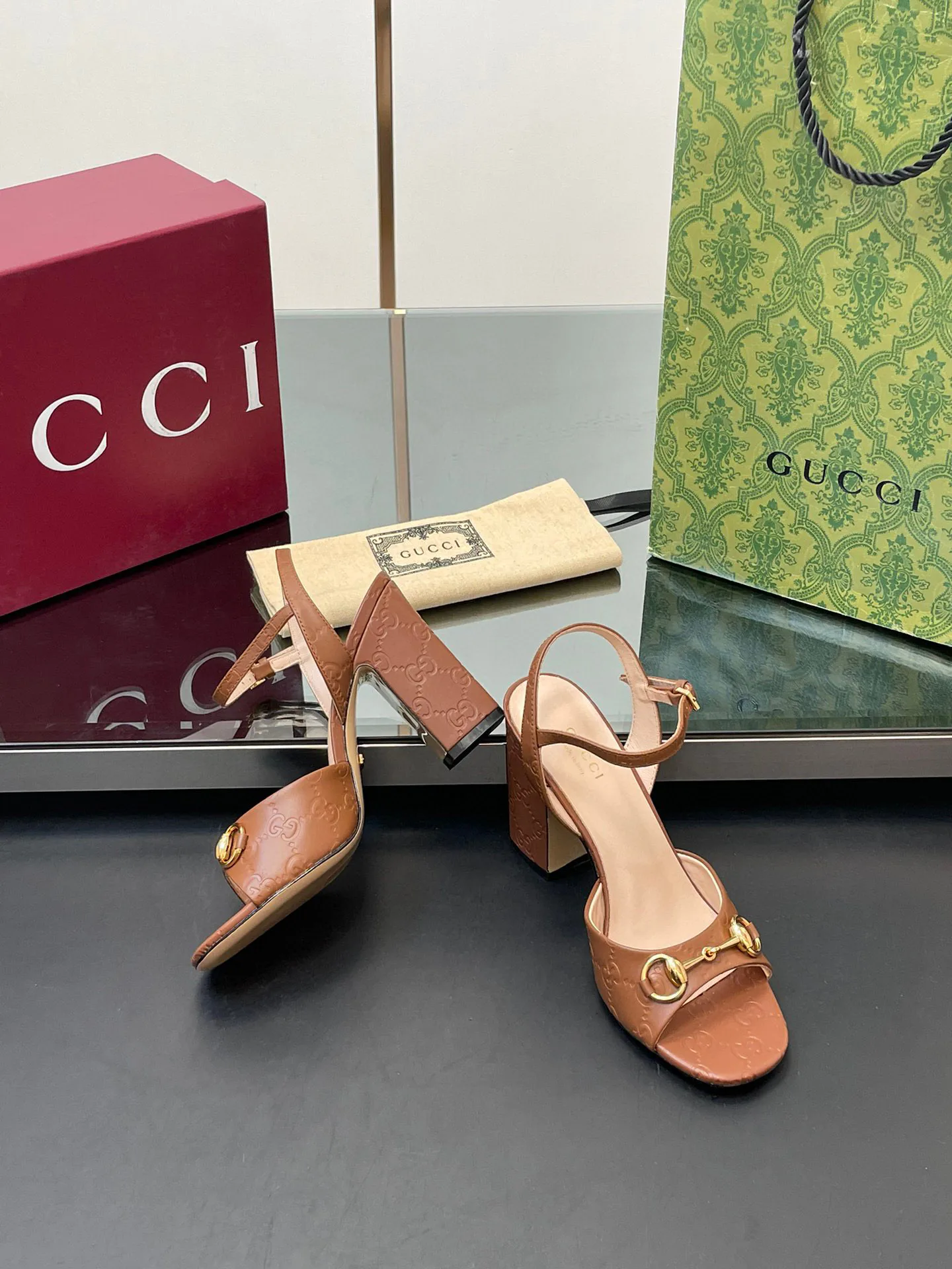 Босоножки Женские Gucci 17614708