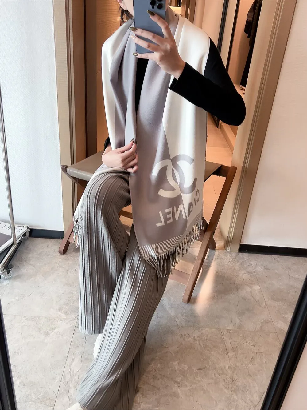 Шарфы Chanel 18002970