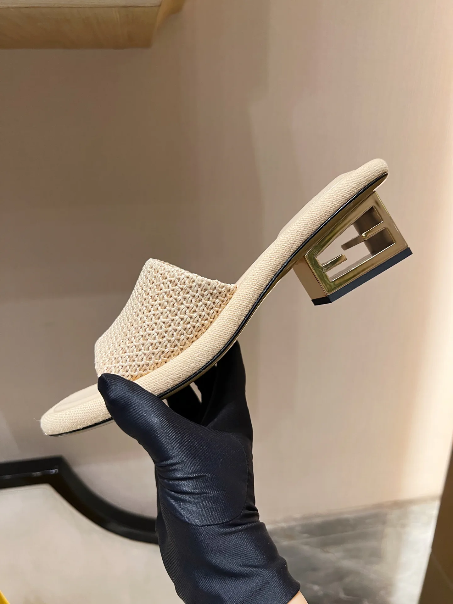 Босоножки Женские Fendi 11156794