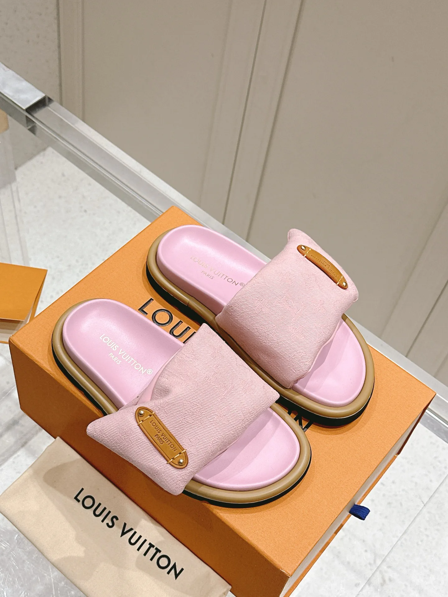 Шлепанцы Женские Louis Vuitton 35761