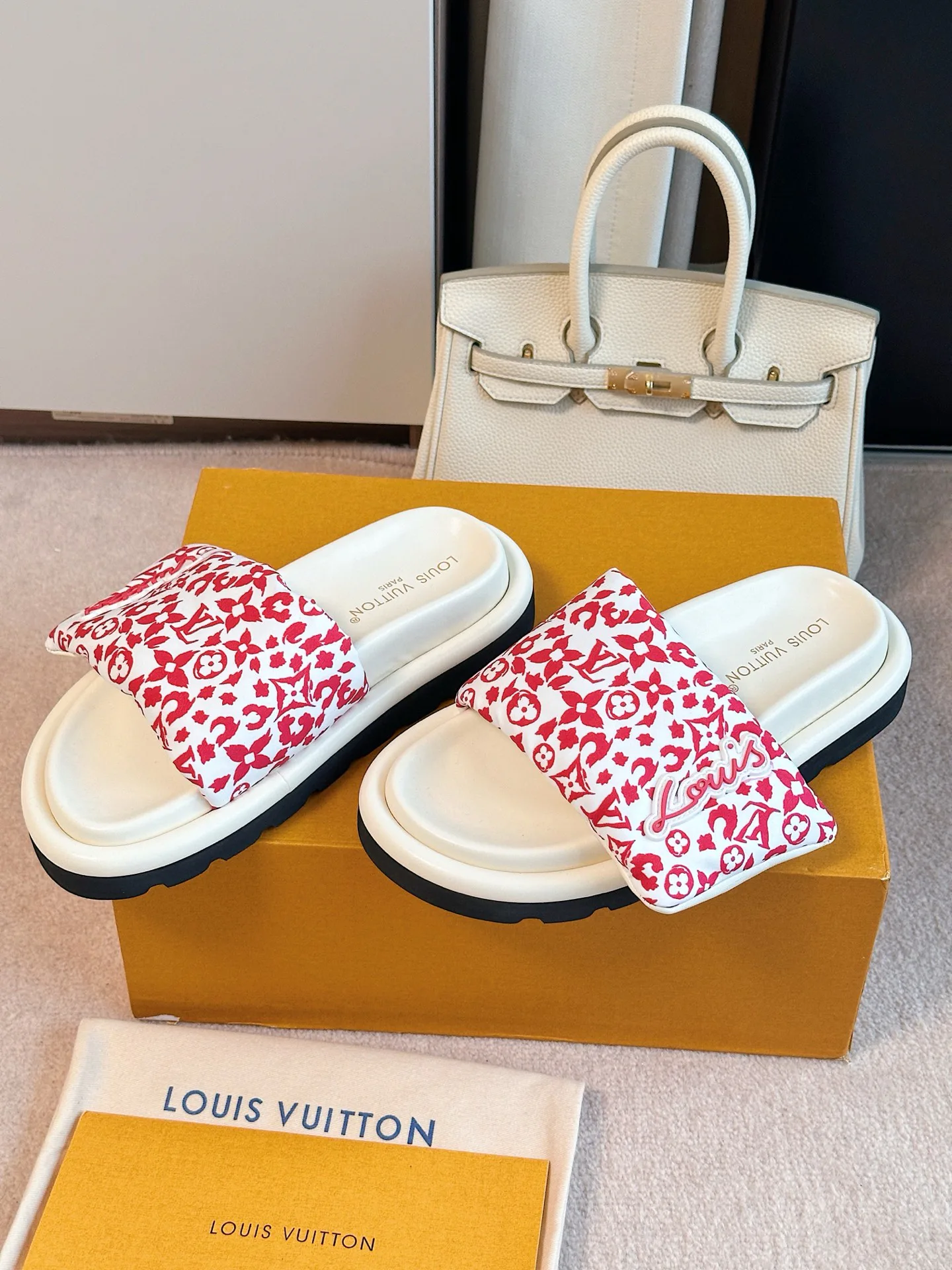 Шлепанцы Женские Louis Vuitton 14335150