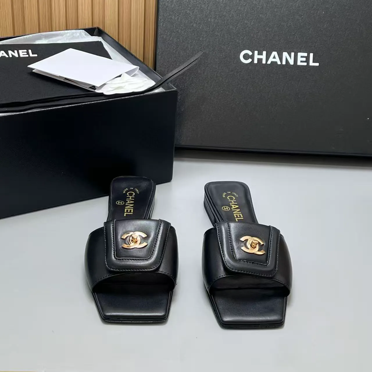 Шлепанцы Женские Chanel 11709163