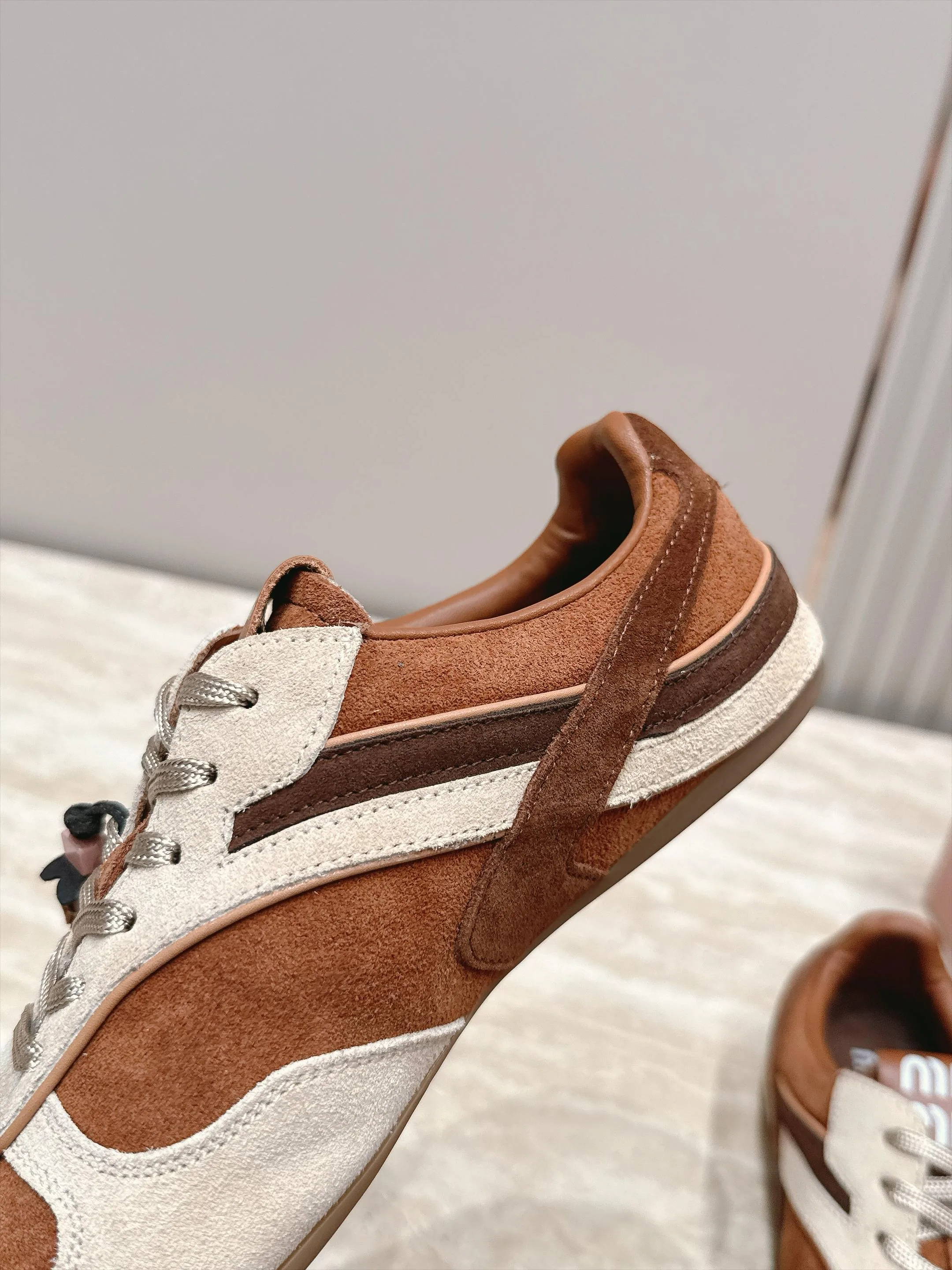 Кроссовки Женские Miu Miu 18436560