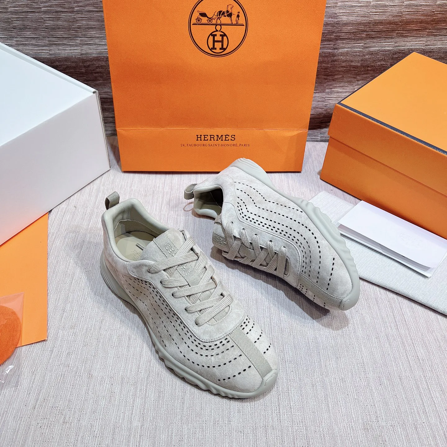 Кроссовки Женские Hermes 17749561