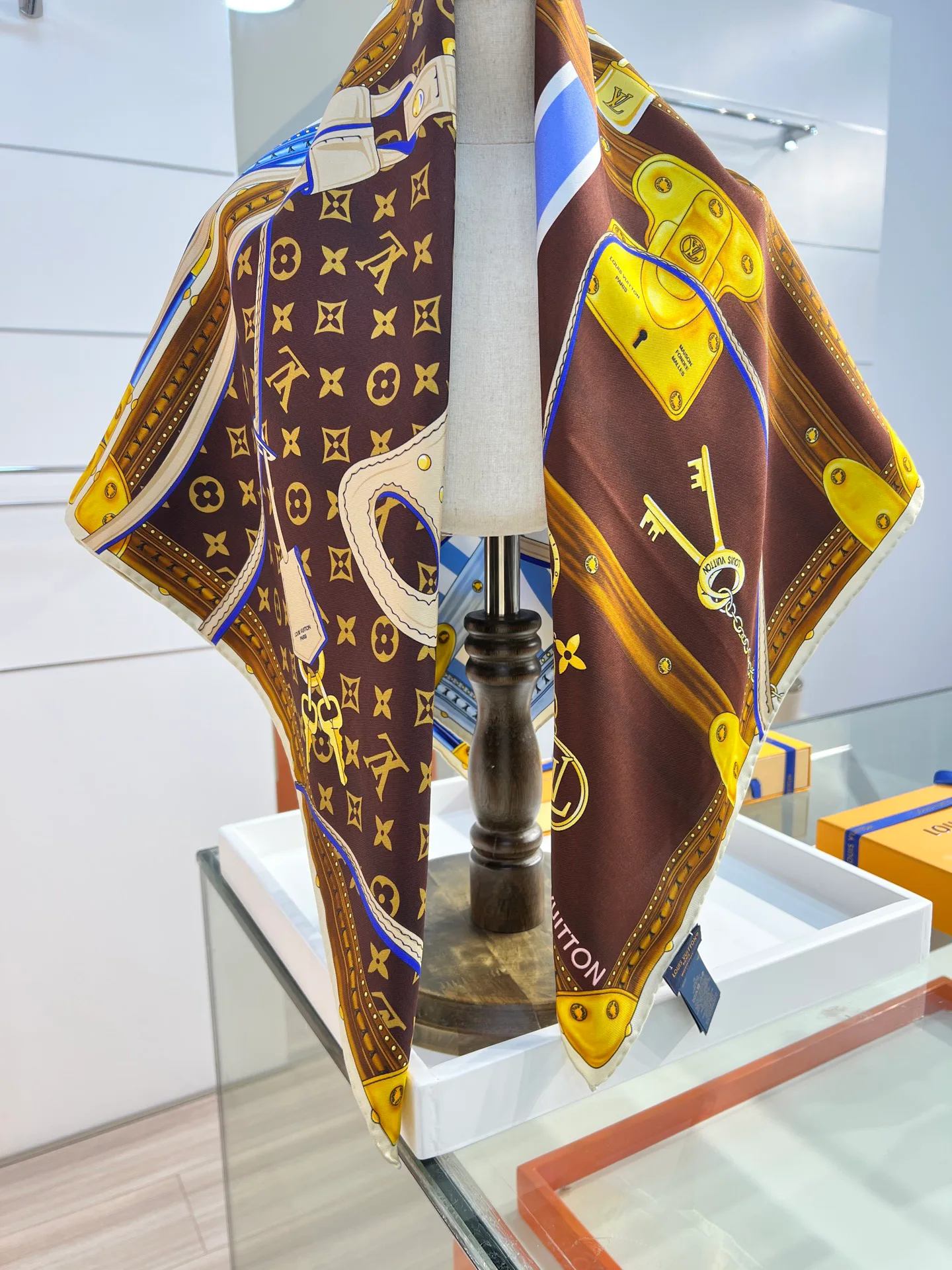 Платки Louis Vuitton 10235991