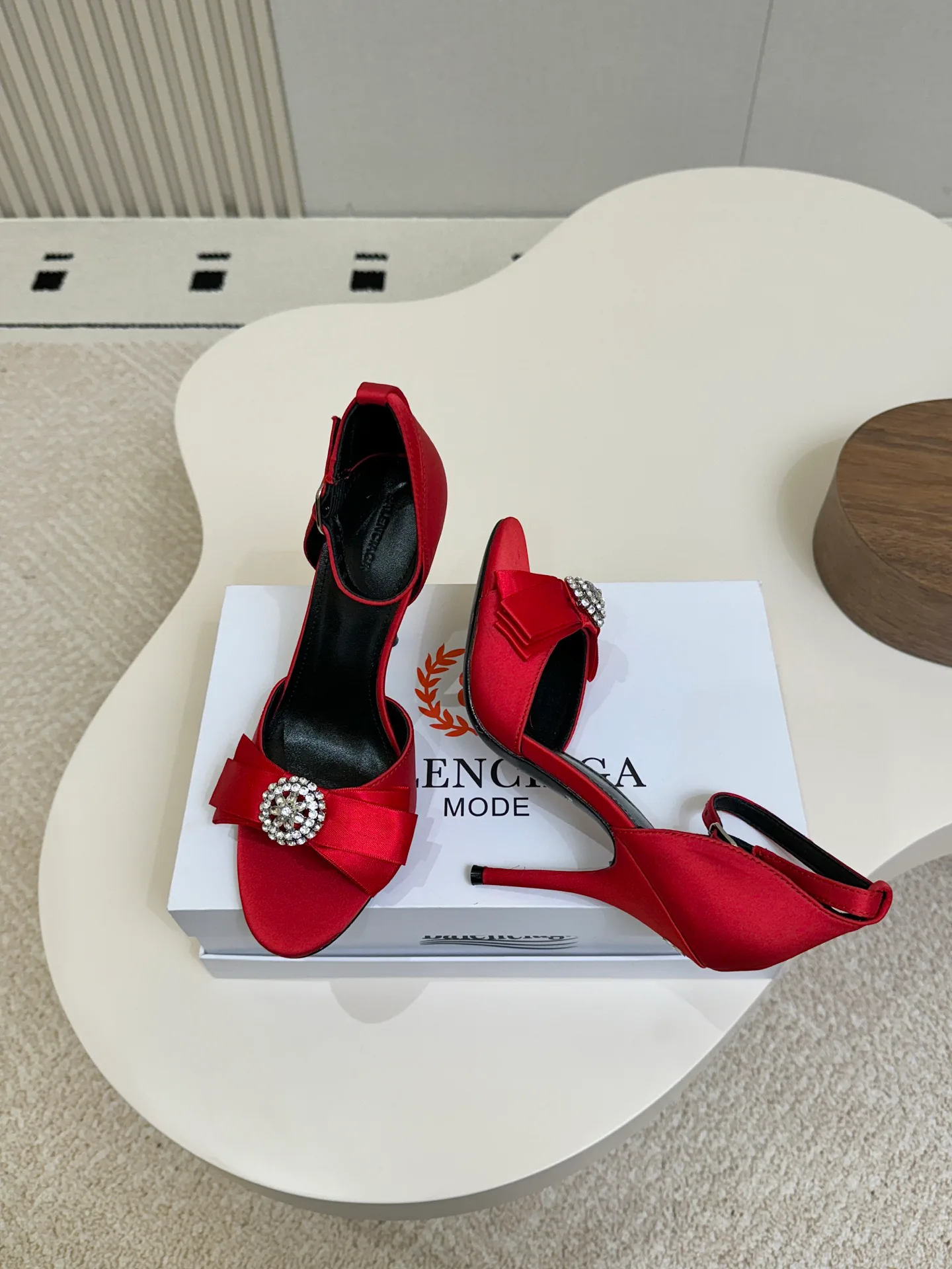 Босоножки Женские Balenciaga 18083174
