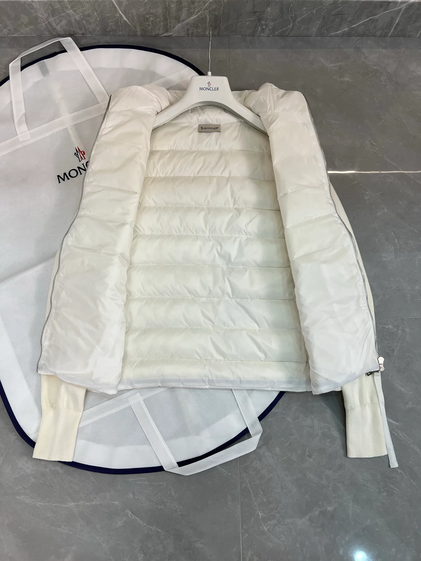 Куртки И Пуховики Женские Moncler 18599803
