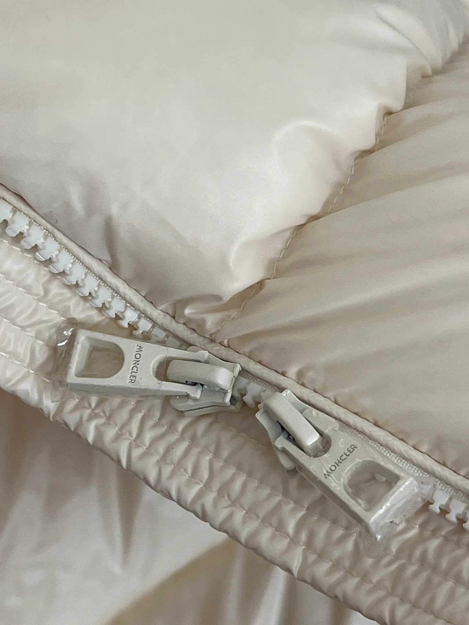 Куртки И Пуховики Женские Moncler 18416137