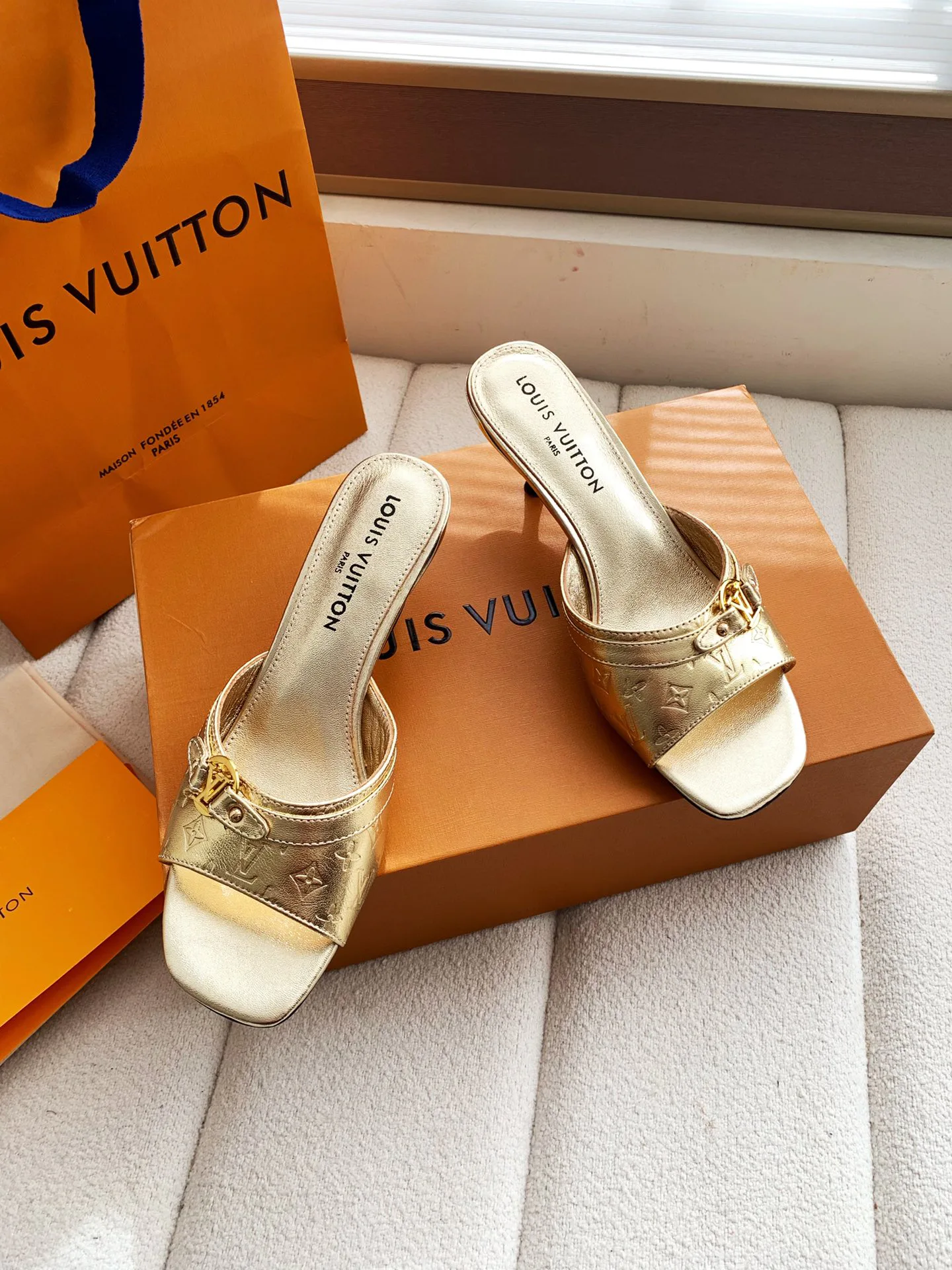 Босоножки Женские Louis Vuitton 10461975