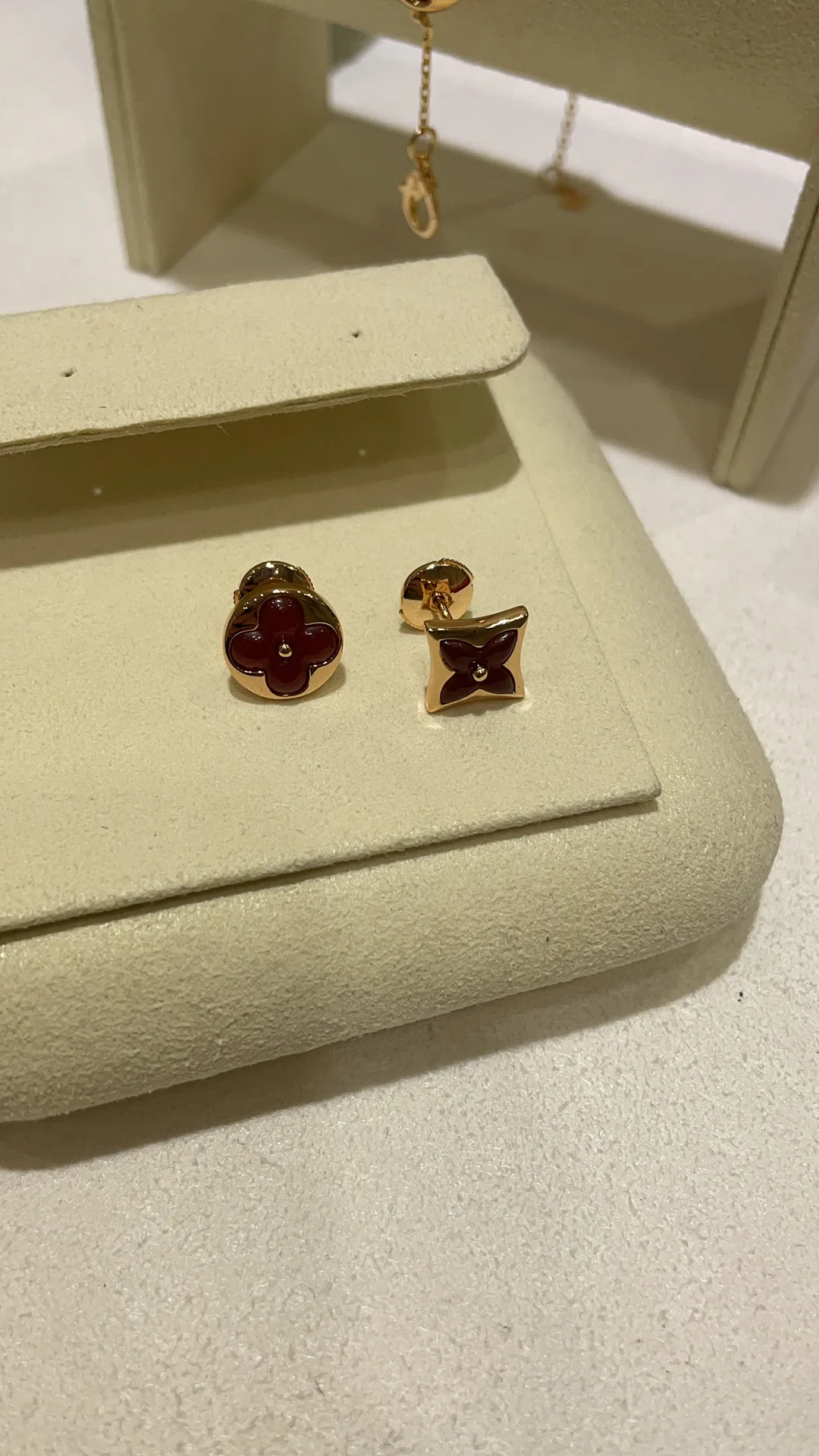 Бижутерия Louis Vuitton 4213