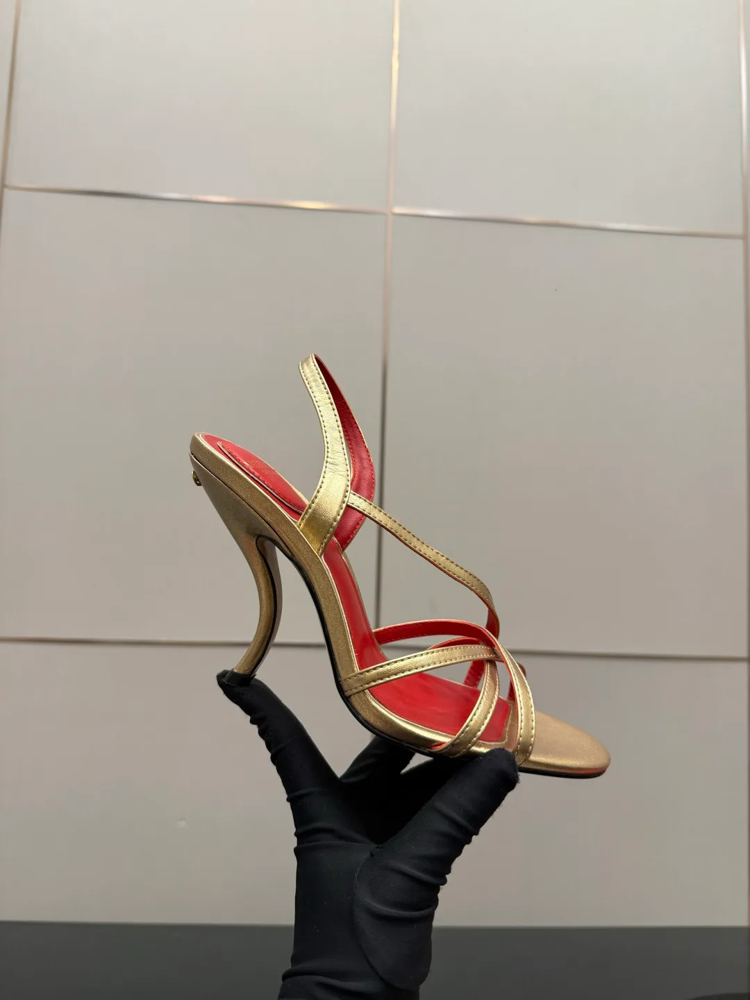 Босоножки Женские Valentino 5052060