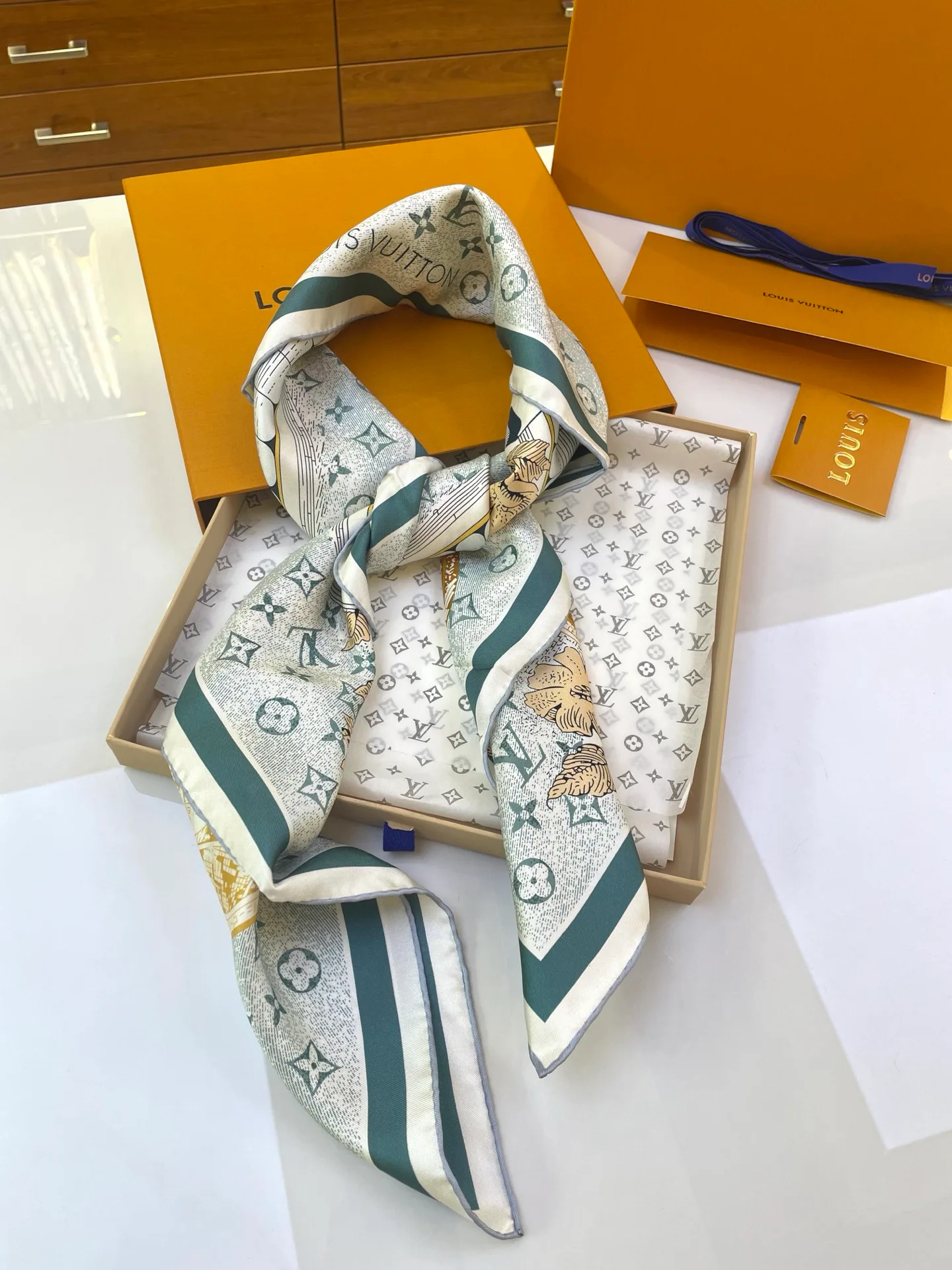 Шарфы Louis Vuitton 899687