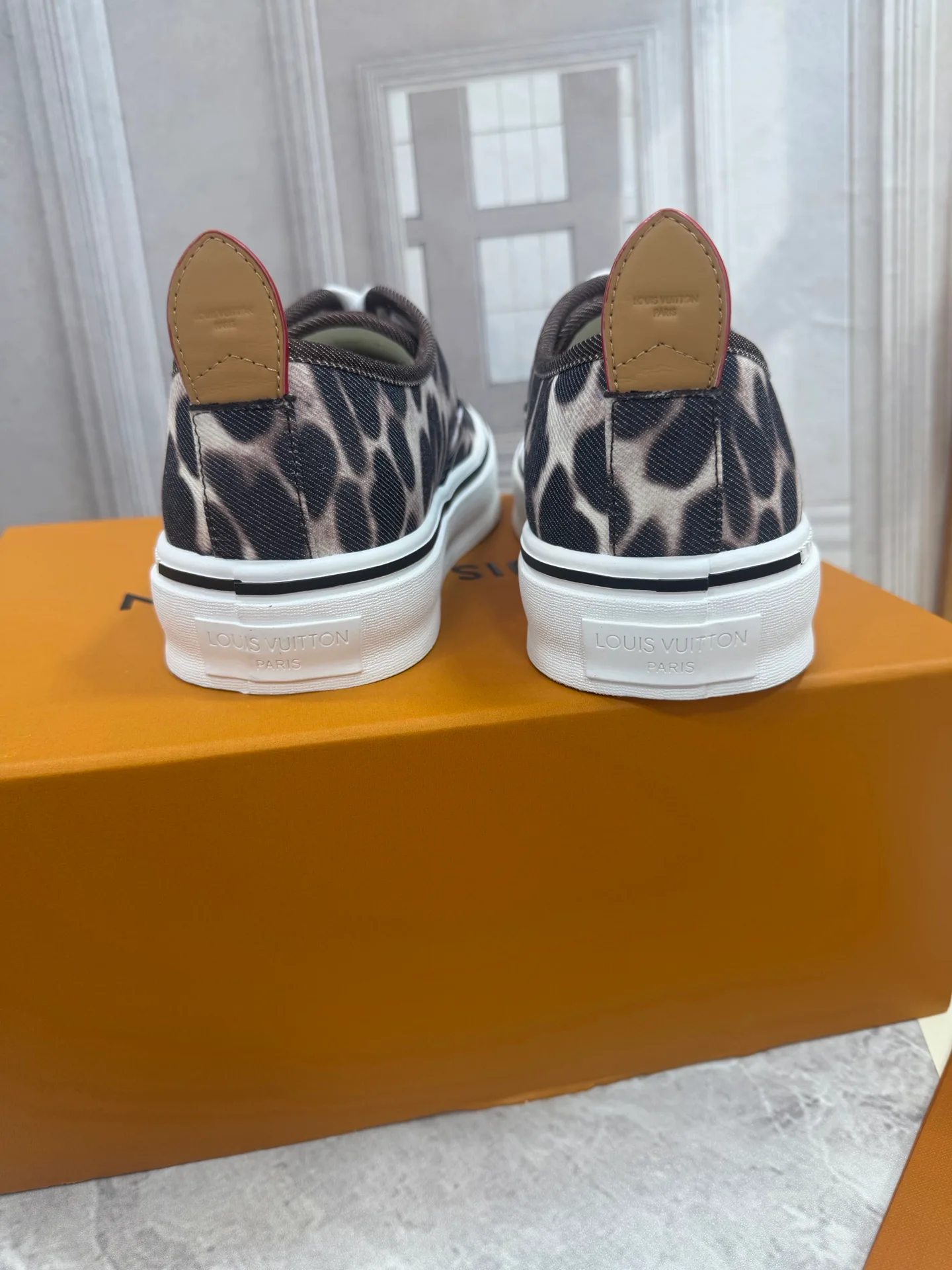 Кроссовки Мужские Louis Vuitton 18190078