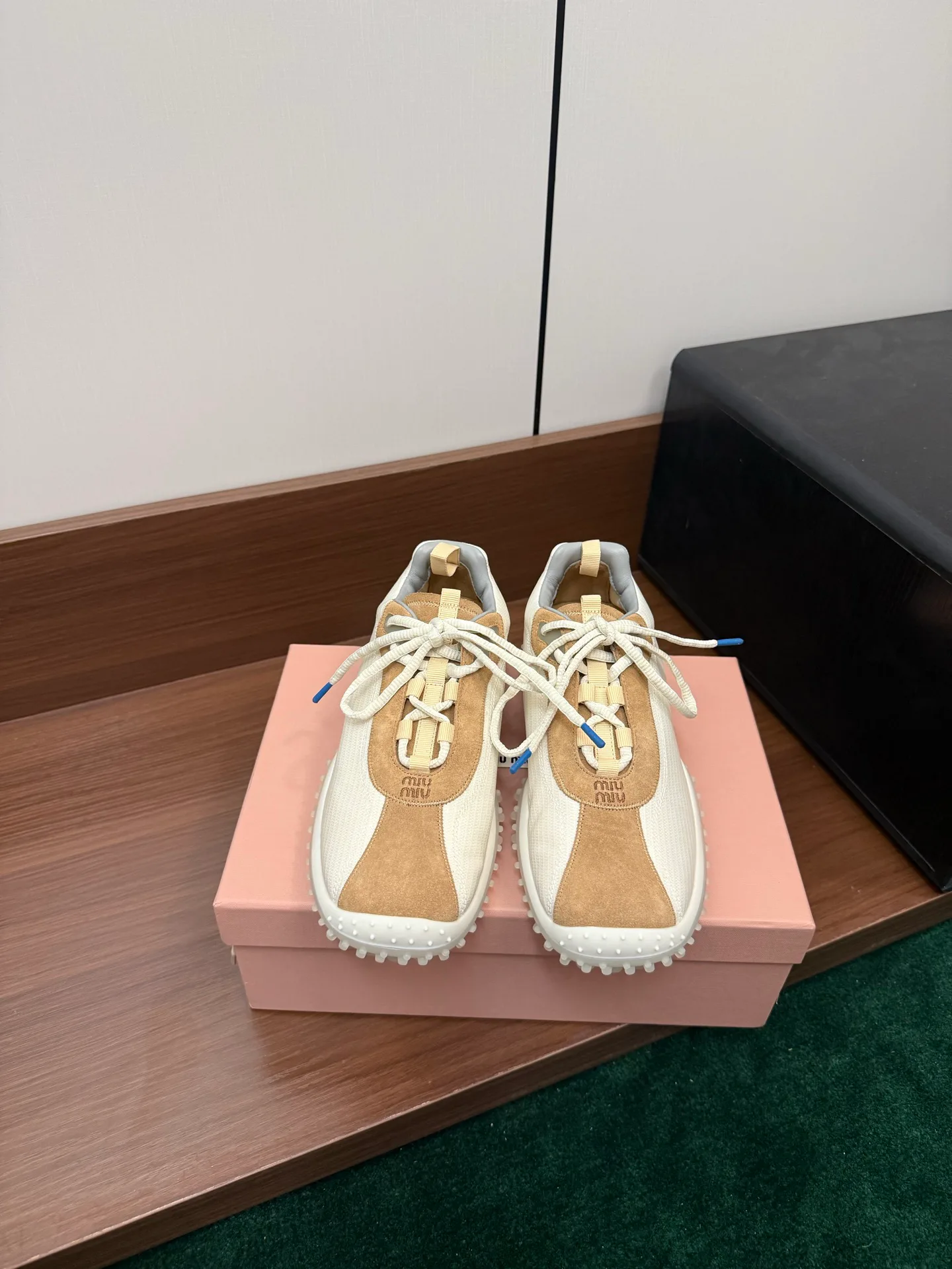 Кроссовки Женские Miu Miu 18042052