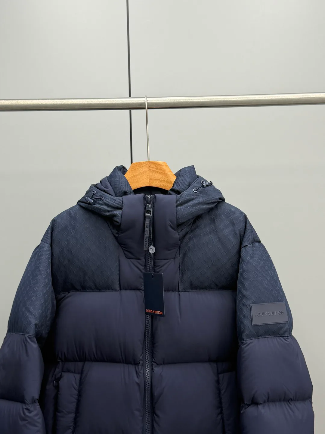 Куртки И Пуховики Женские Louis Vuitton 17892321