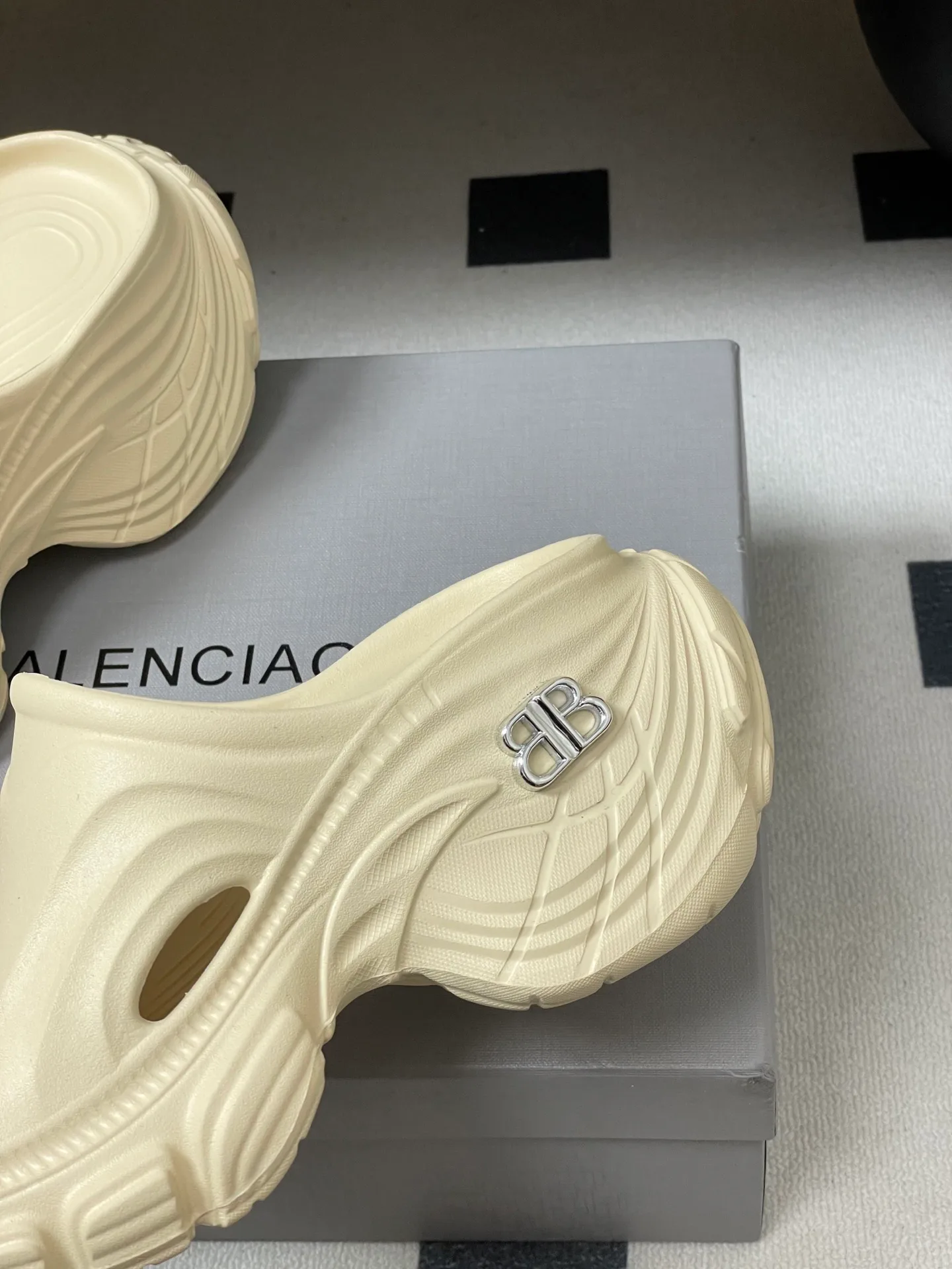 Шлепанцы Женские Balenciaga 13343861