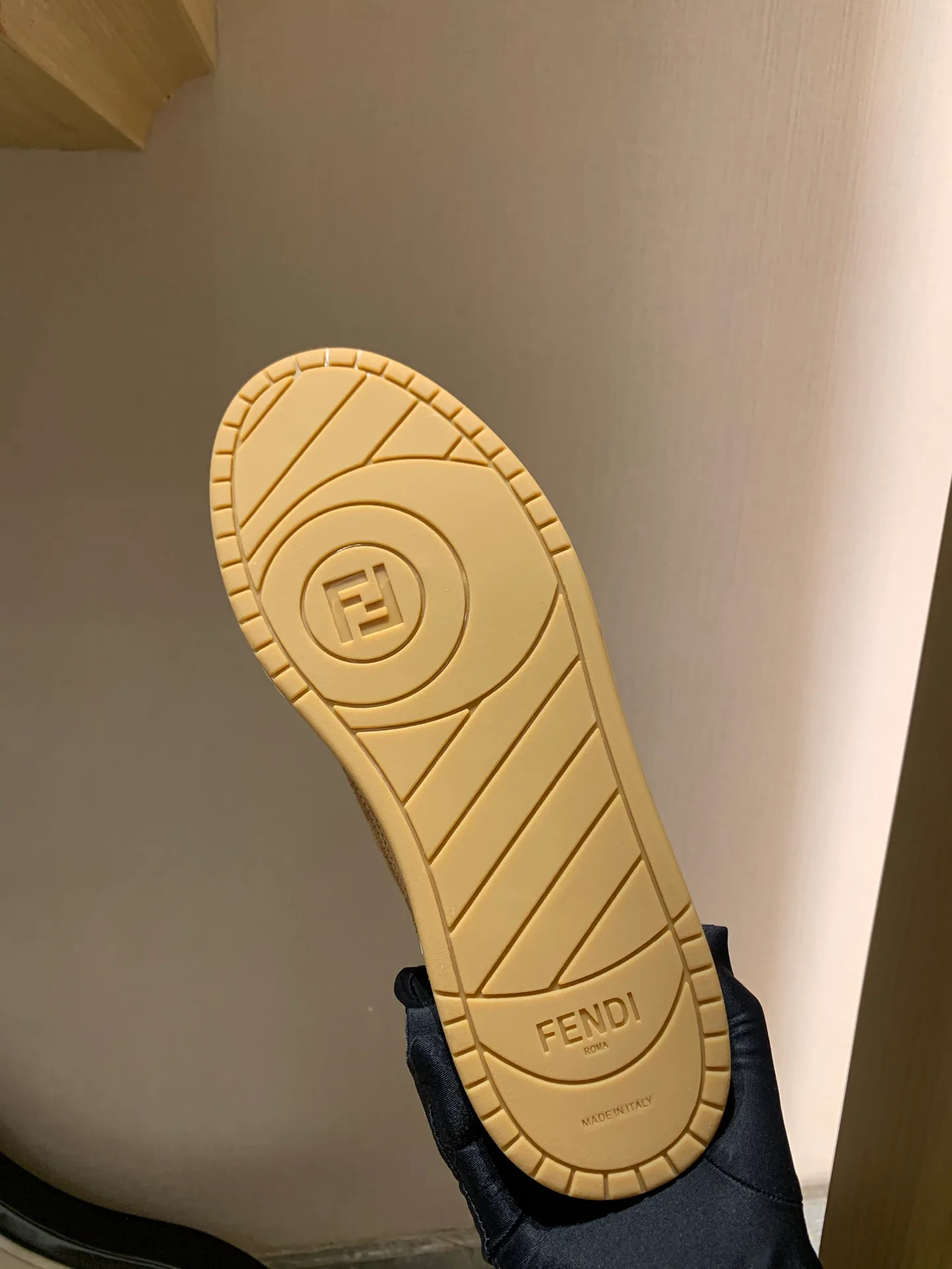 Кроссовки Женские Fendi 18228112