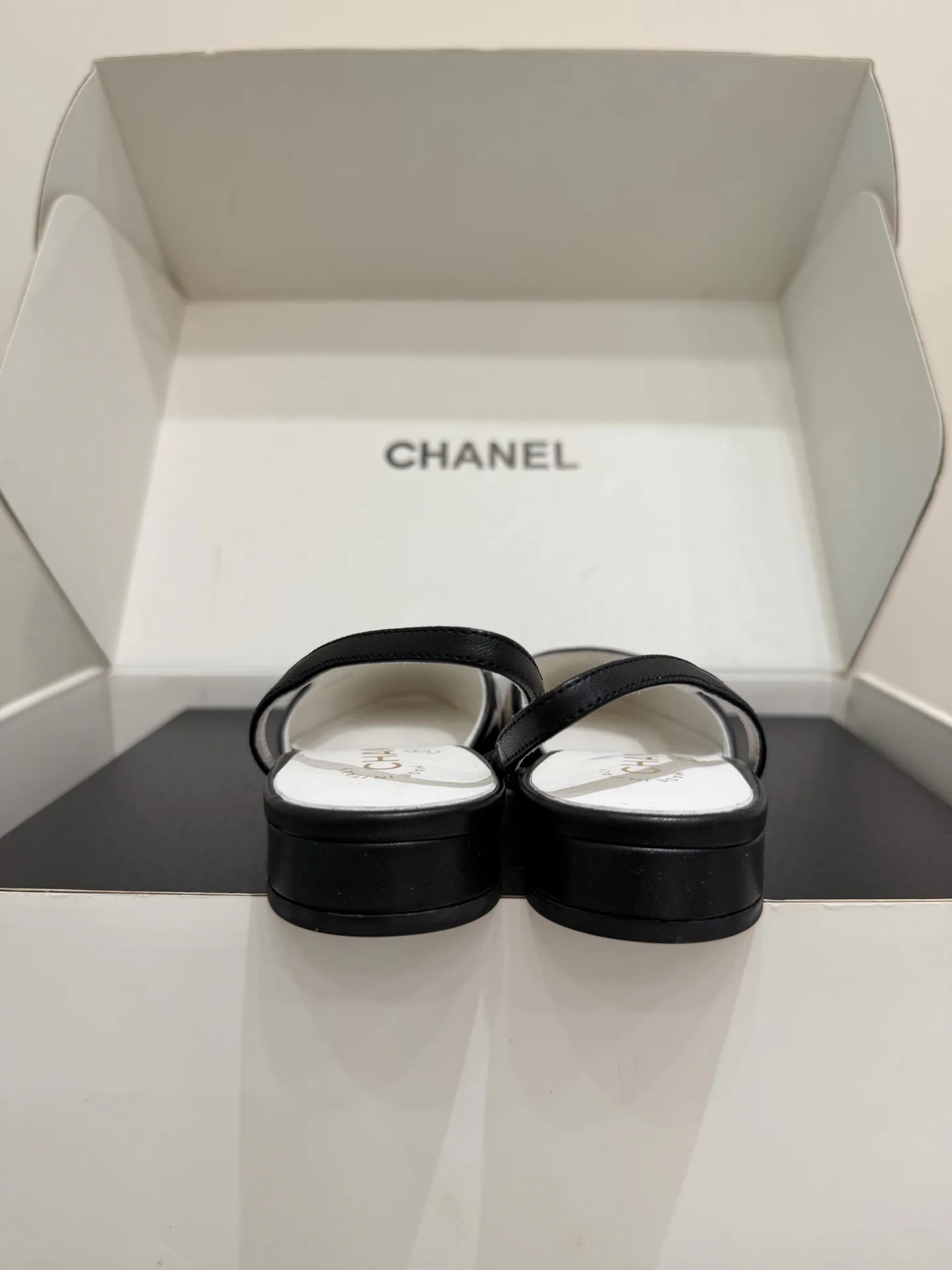 Босоножки Женские Chanel 18080090