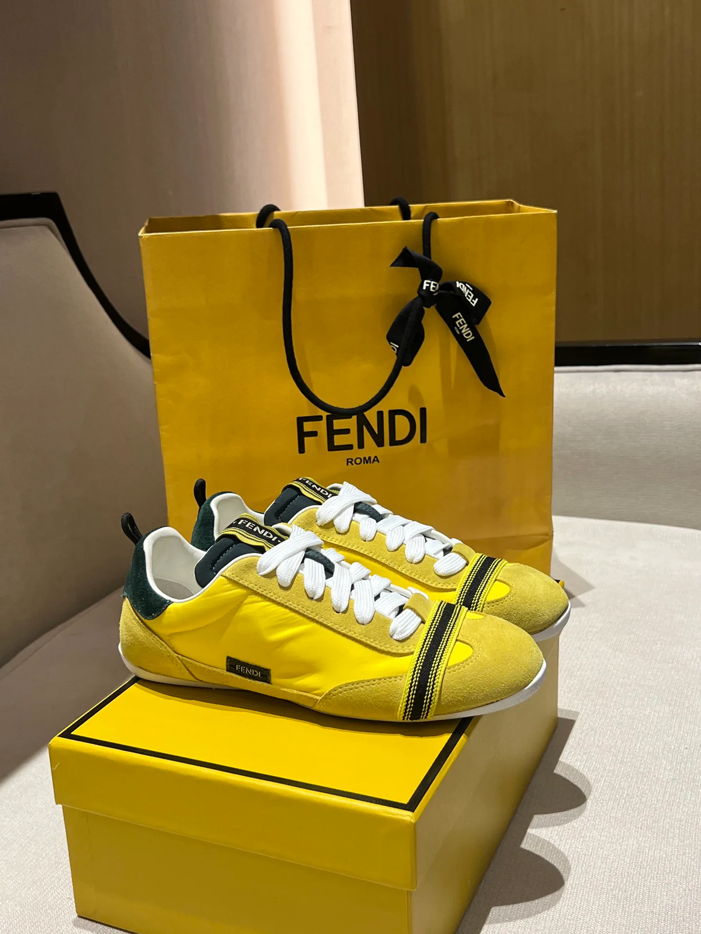 Кроссовки Женские Fendi 18278641