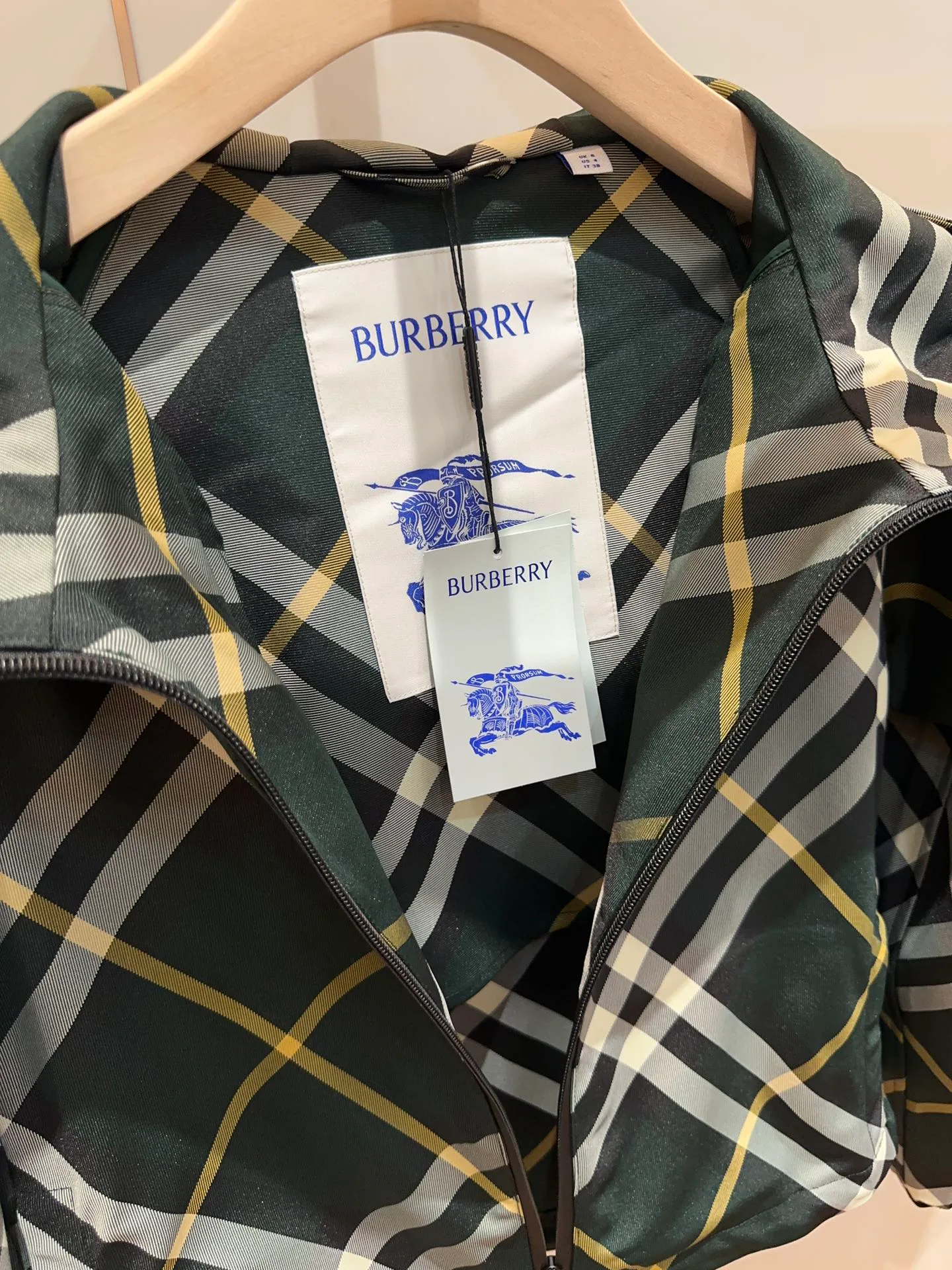 Куртки И Пуховики Женские Burberry 14230